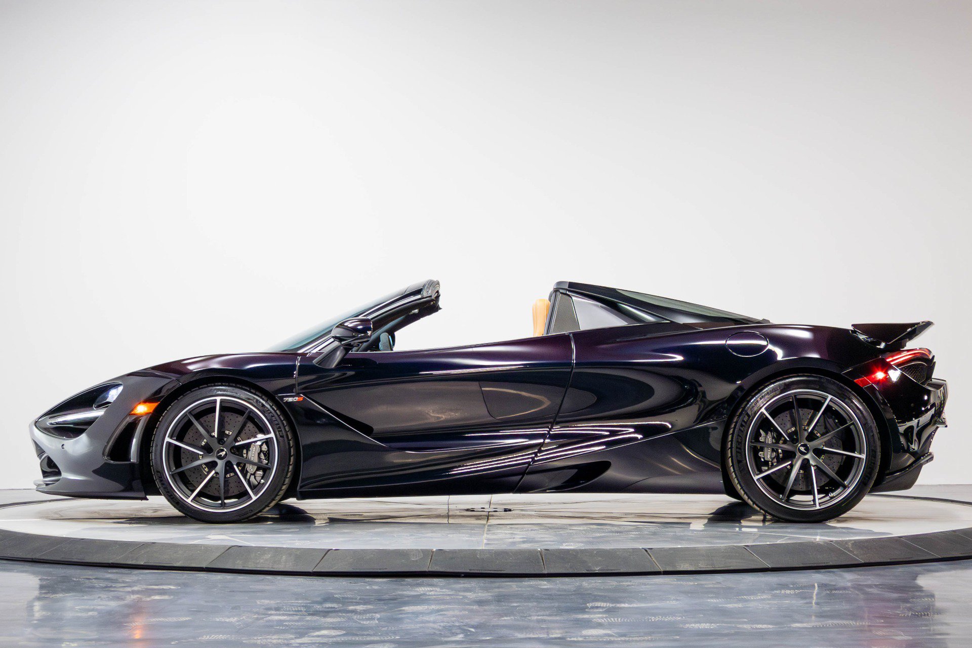 Used 2019 McLaren 720S Luxury RWD image 26