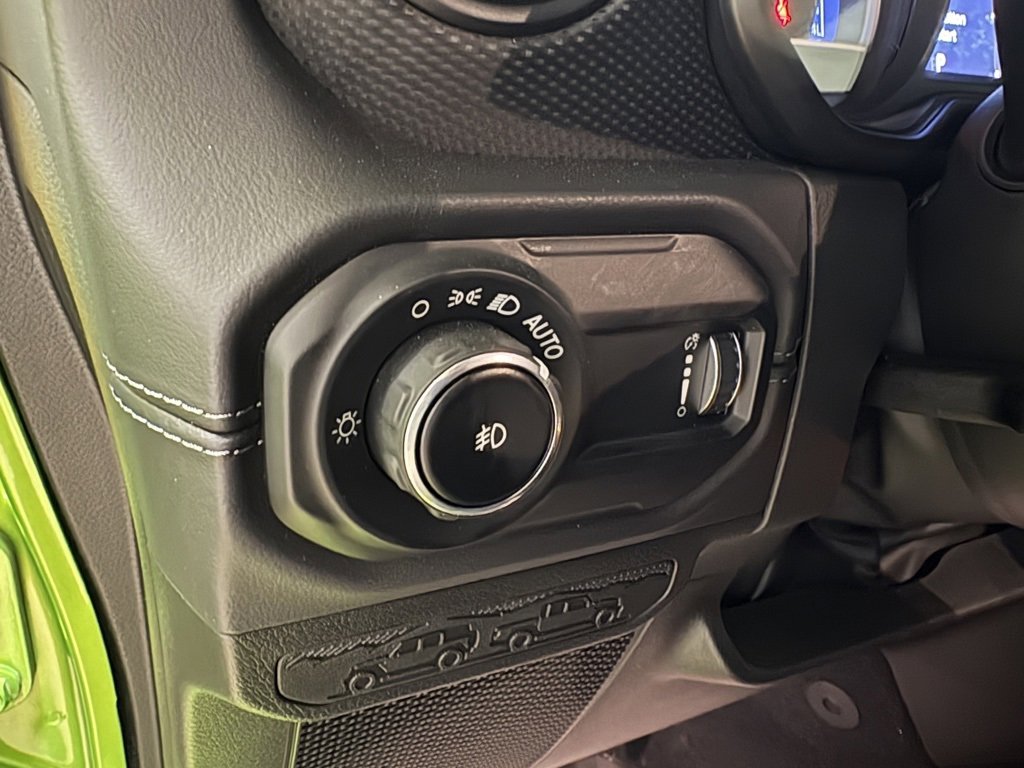 Used 2025 Jeep Wrangler Rubicon w/ Technology Group image 20