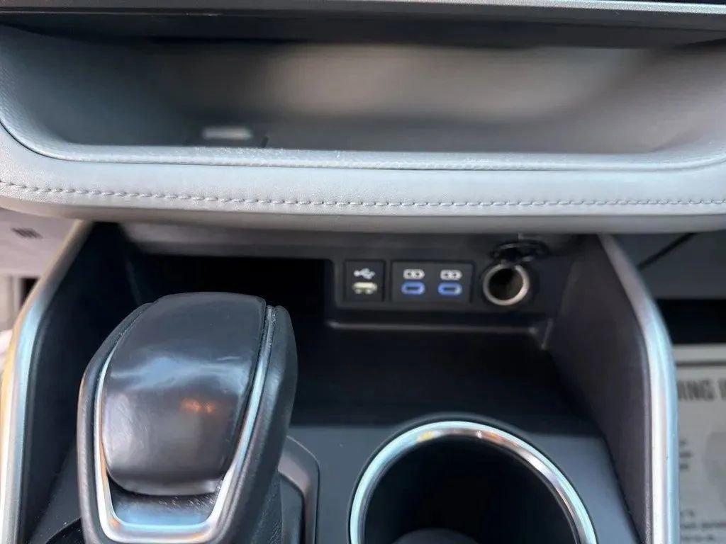 Used 2022 Toyota Highlander XLE FWD image 23