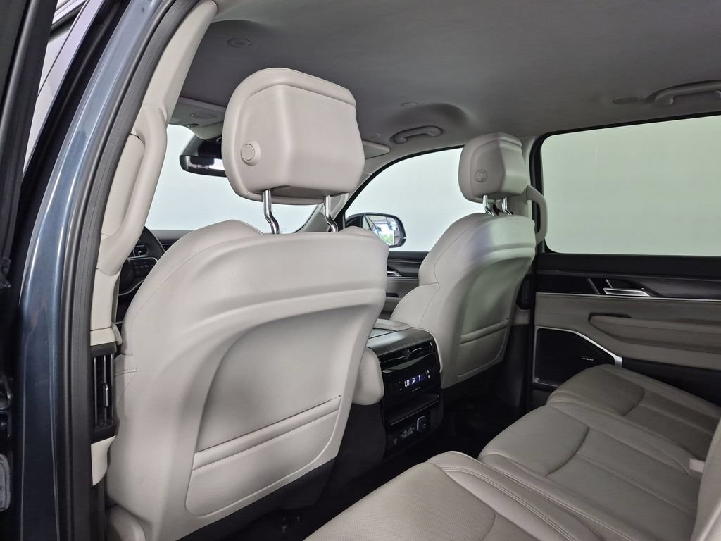 Certified 2024 Jeep Wagoneer Series II w/ Flexible Seating Group AWD/4WD image 33