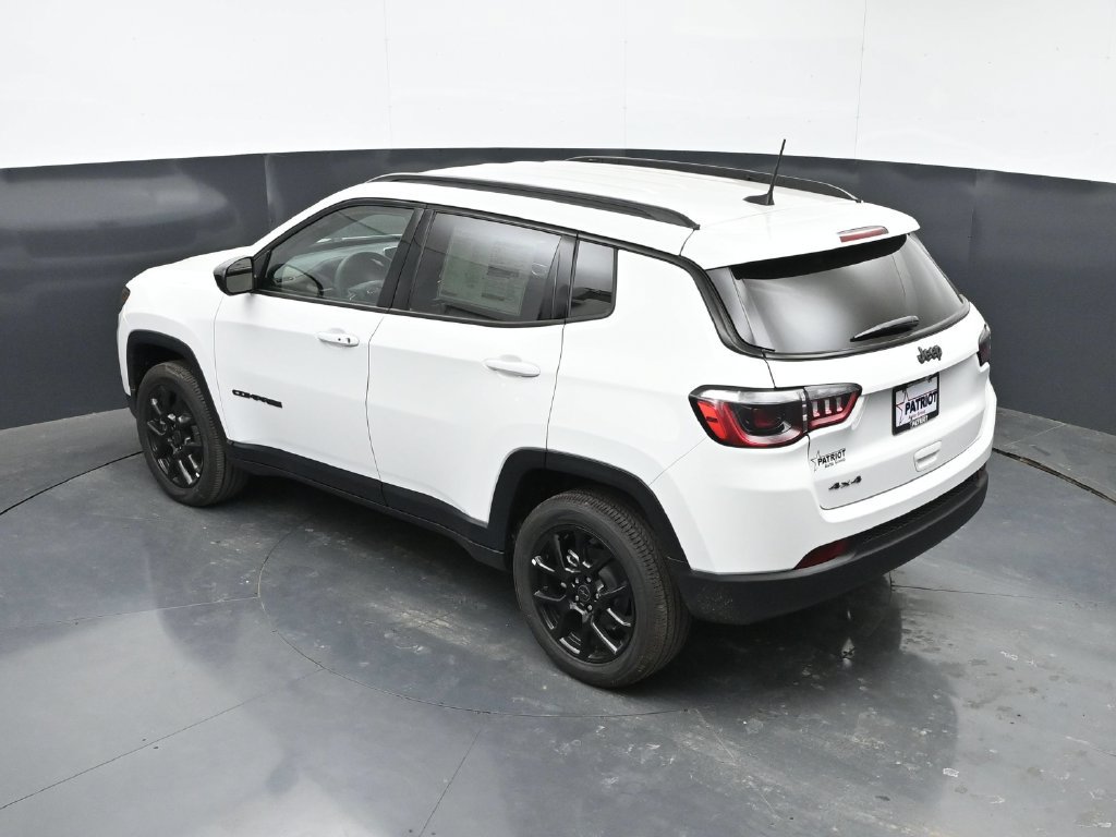 New 2026 Jeep Compass Latitude AWD/4WD image 30