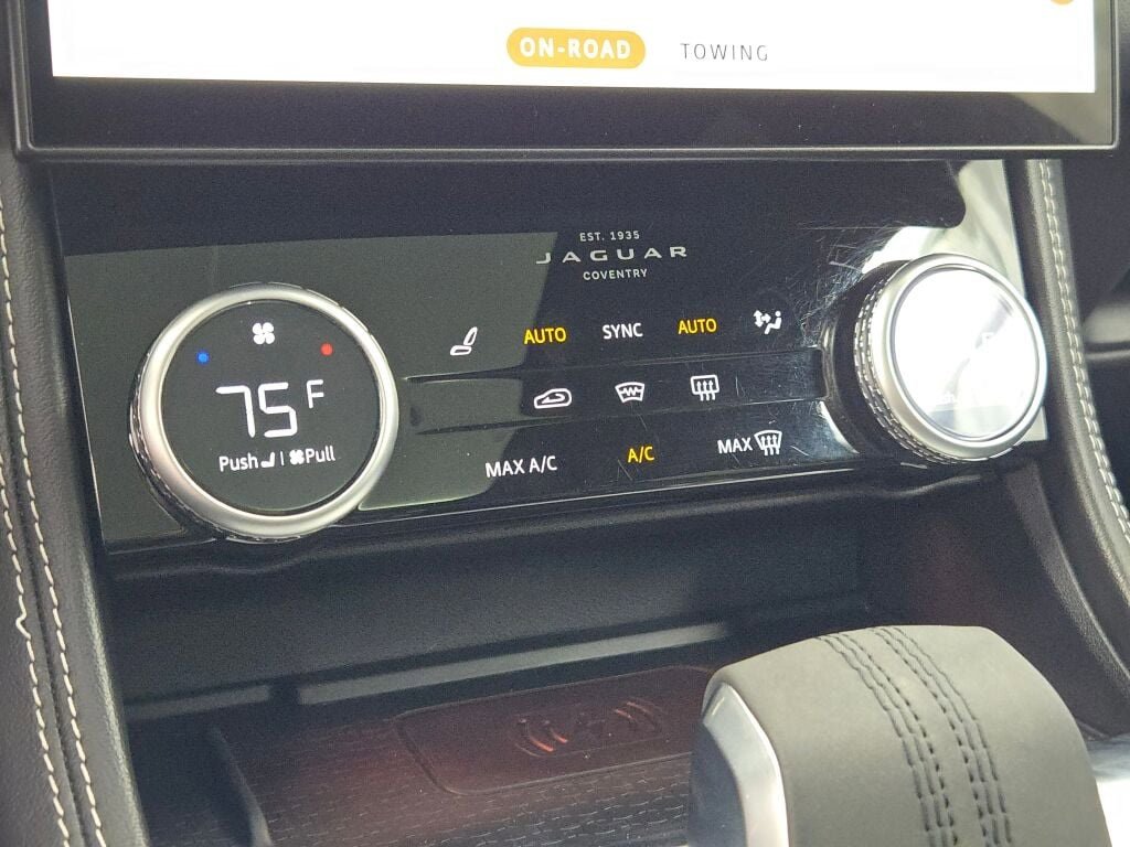 Used 2024 Jaguar F-PACE R-Dynamic S image 29