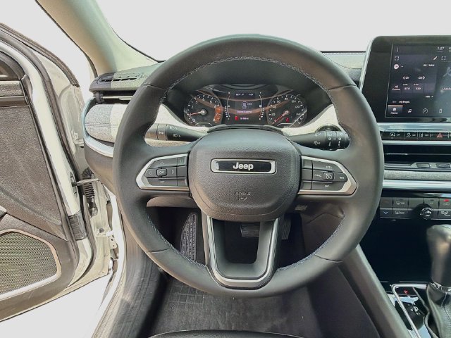 Used 2022 Jeep Compass Latitude AWD/4WD image 32