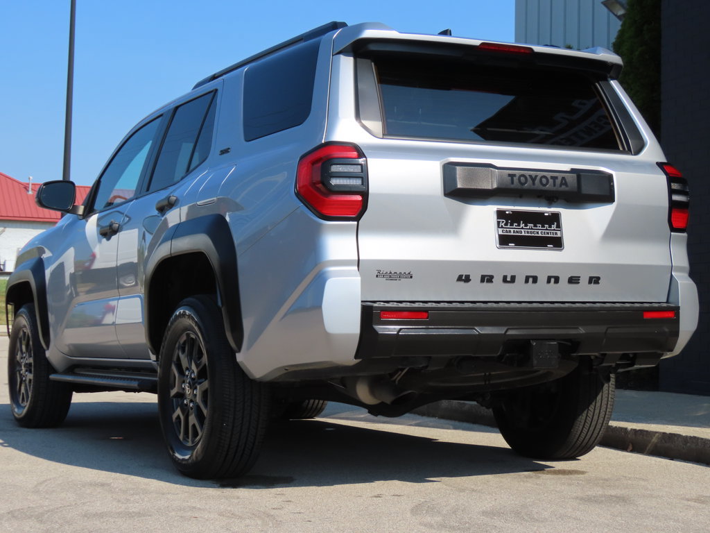 Used 2025 Toyota 4Runner SR5 AWD/4WD image 10