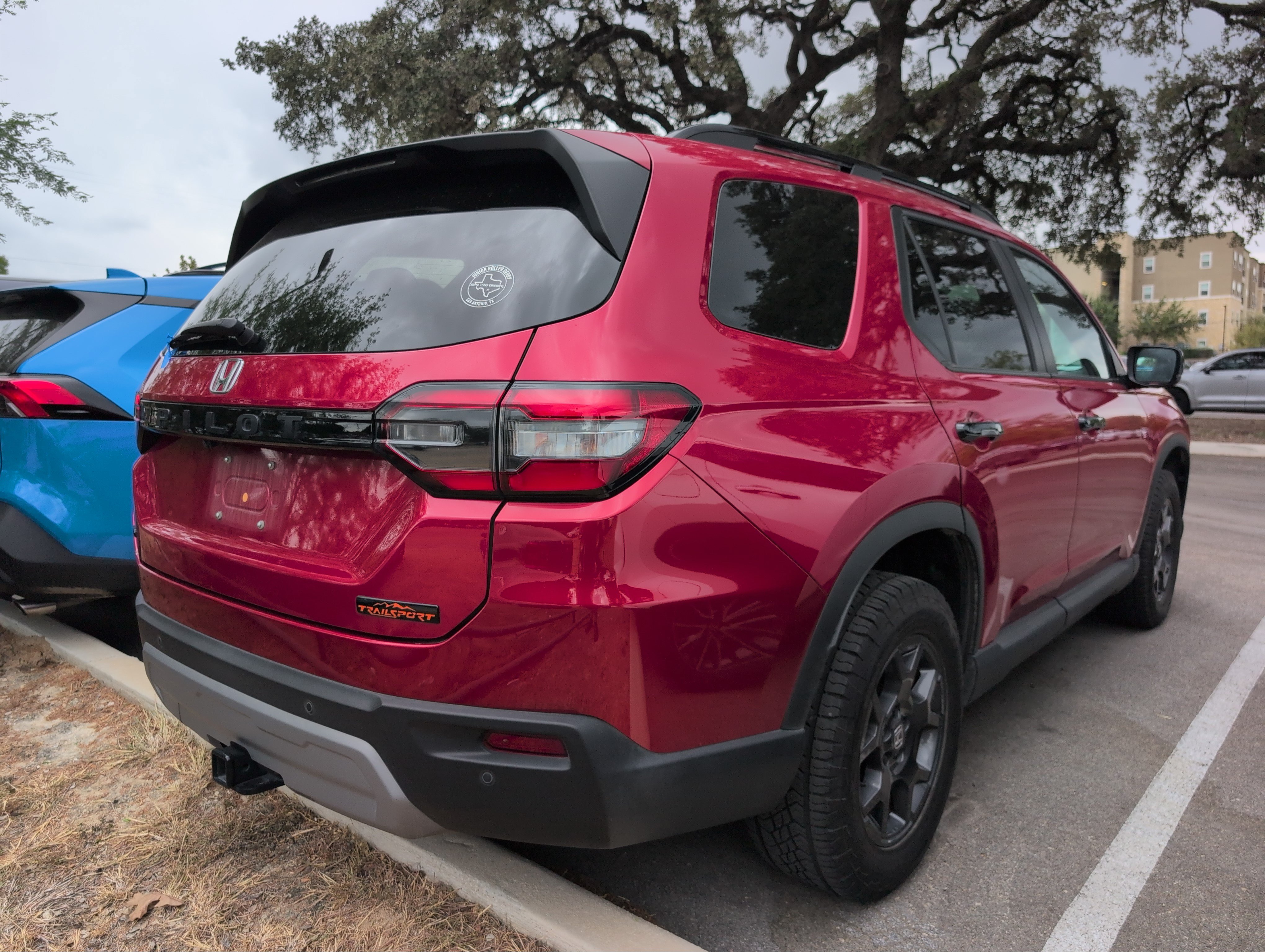 Used 2025 Honda Pilot TrailSport image 3