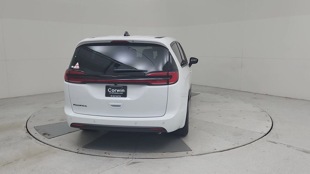 New 2026 Chrysler Pacifica Select image 13