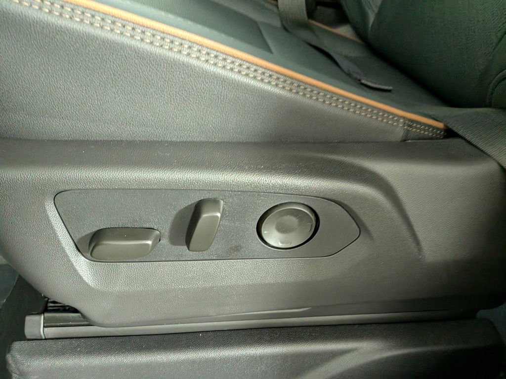 New 2026 GMC Yukon XL AT4 image 17