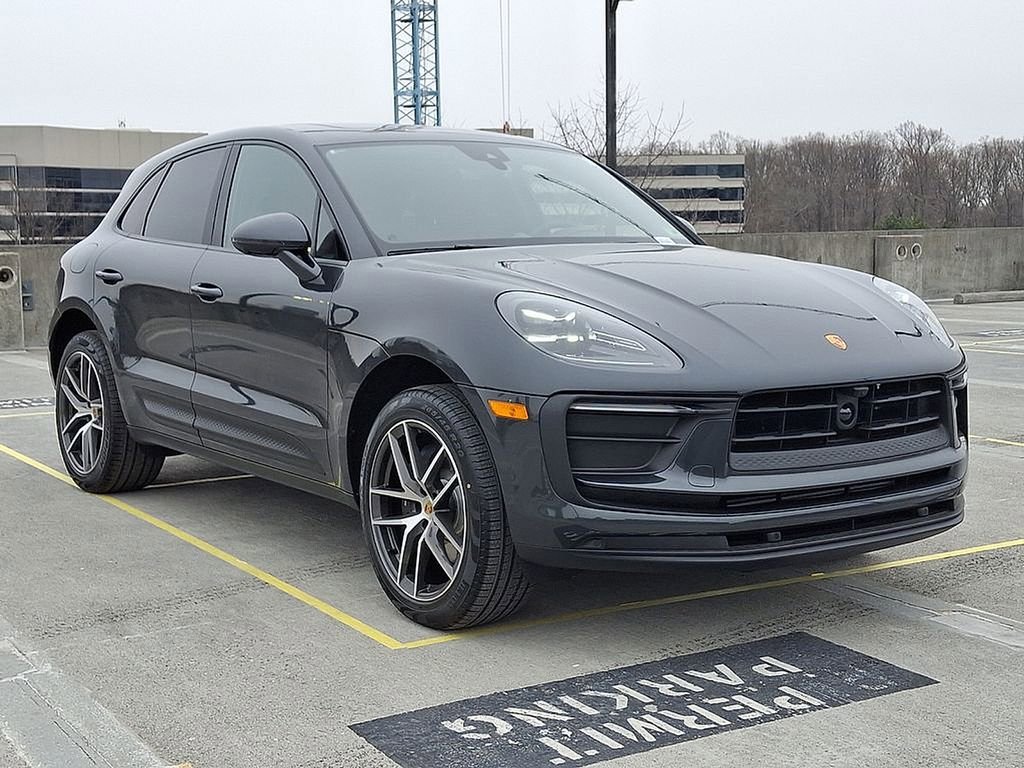 Used 2025 Porsche Macan image 7