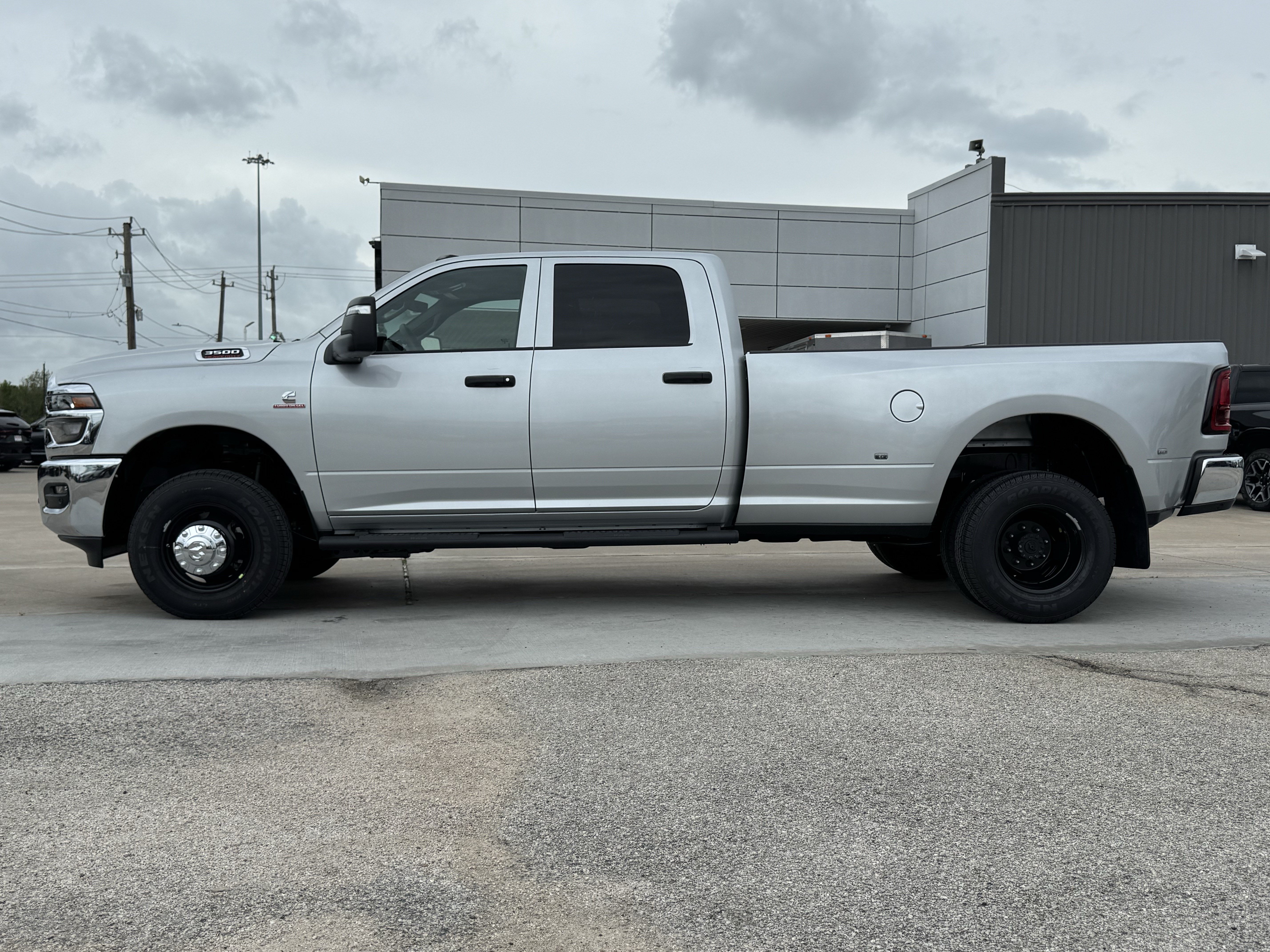 New 2026 RAM 3500 Tradesman AWD/4WD image 7
