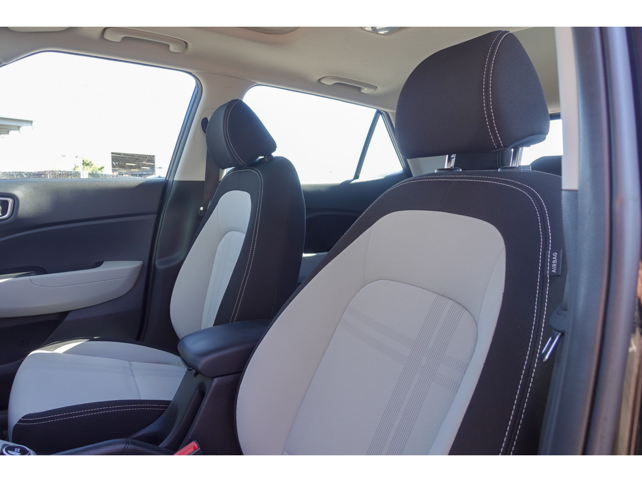 Used 2025 Hyundai Venue SEL FWD image 10