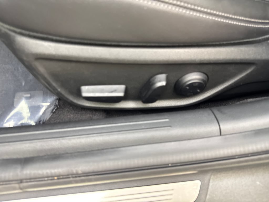 Used 2025 Genesis G70 2.5T RWD image 30