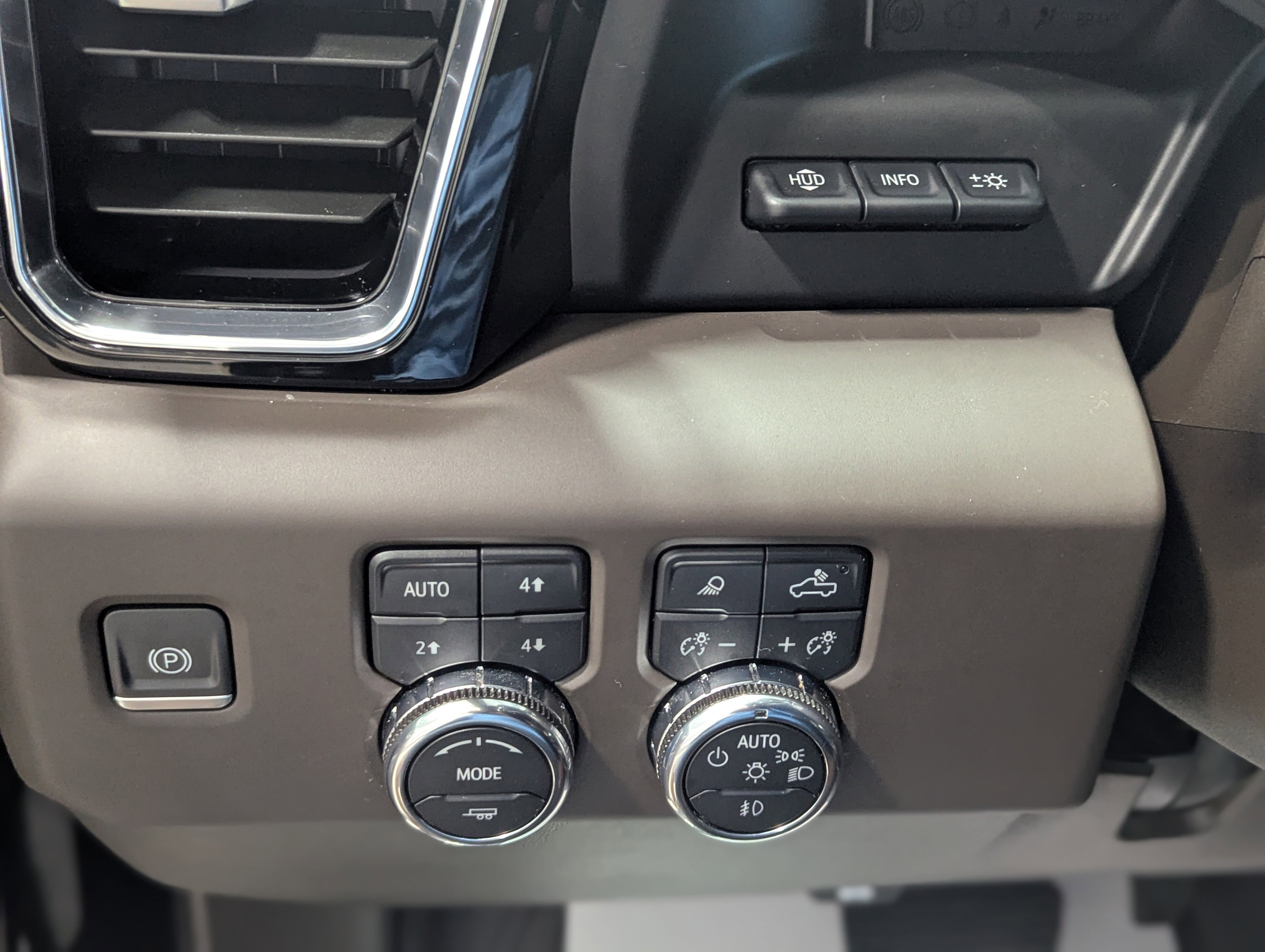 Used 2024 GMC Sierra 3500 Denali w/ Denali Reserve Package image 16