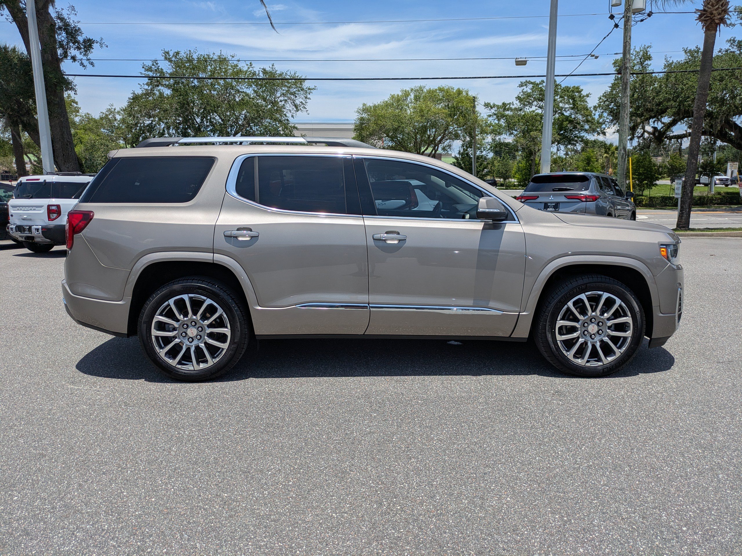 Used 2023 GMC Acadia Denali w/ Denali Ultimate Package AWD/4WD video 3