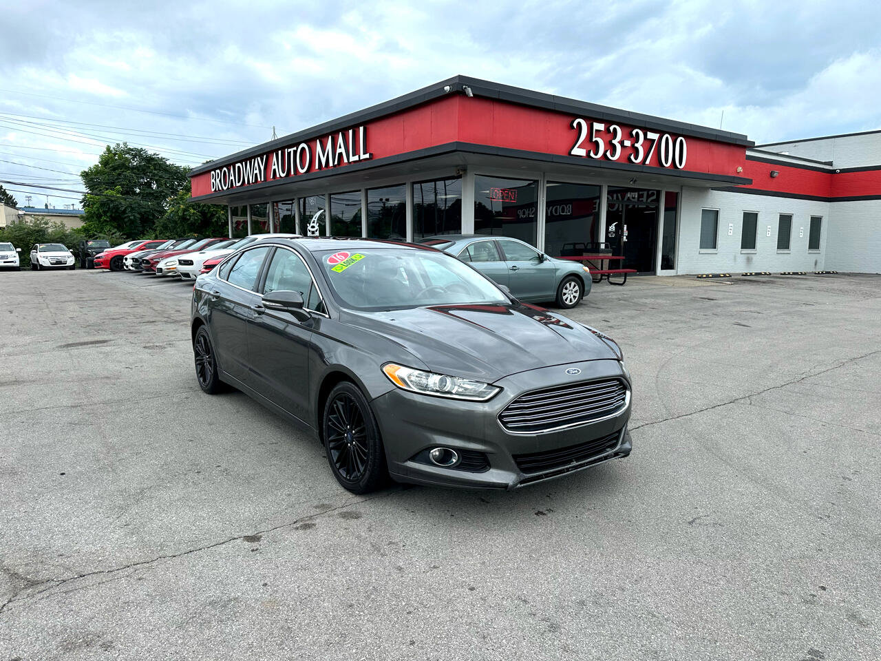 Used 2016 Ford Fusion SE w/ Equipment Group 202A image 23