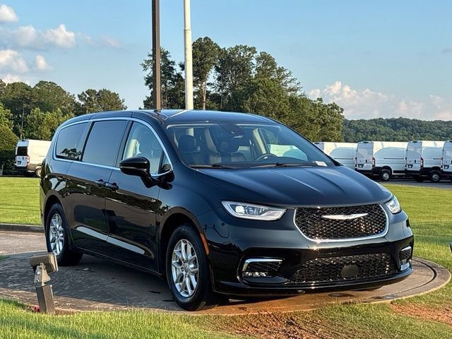 Used 2024 Chrysler Pacifica Touring-L FWD image 9