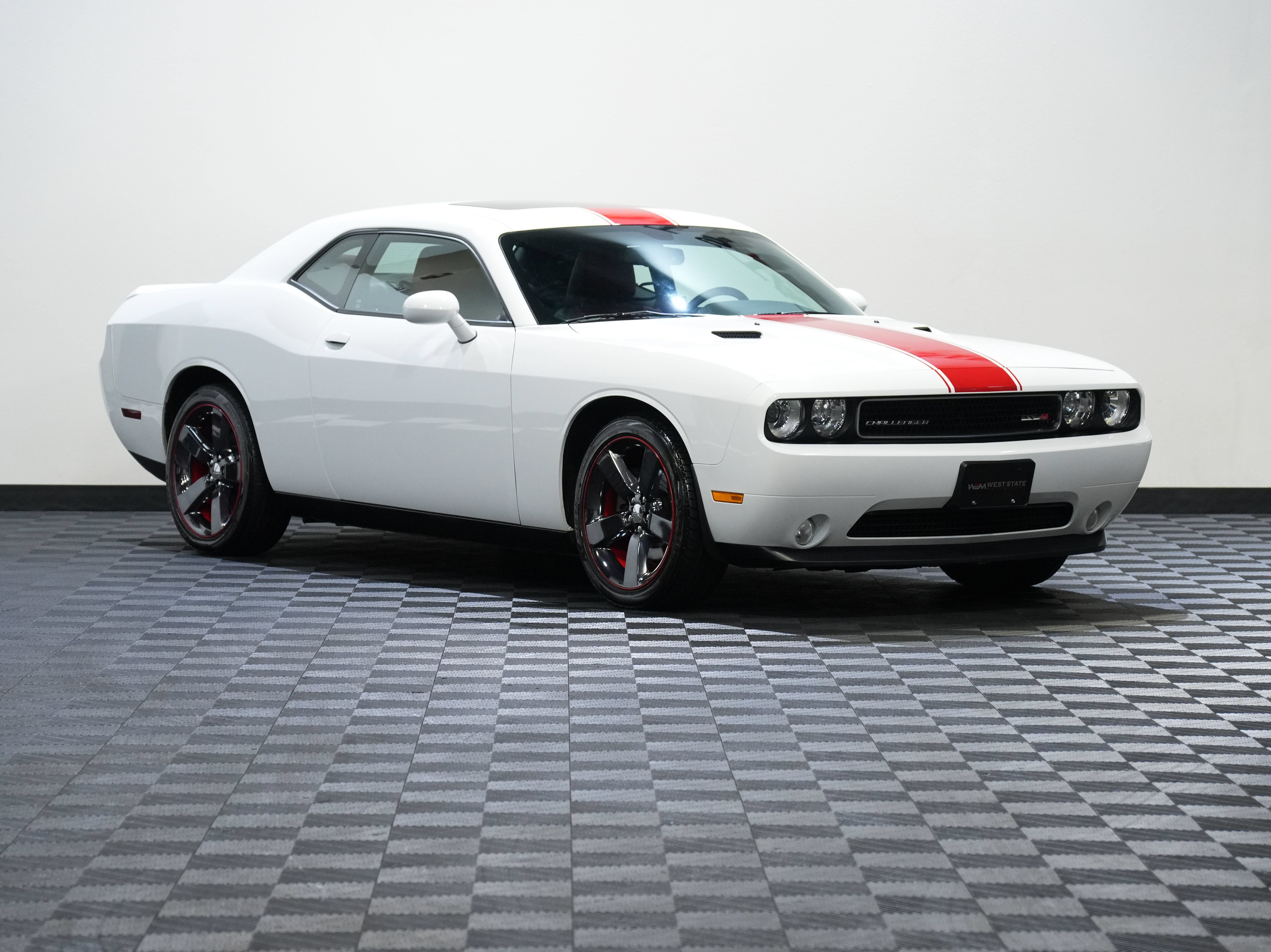 Used 2014 Dodge Challenger SXT RWD image 5