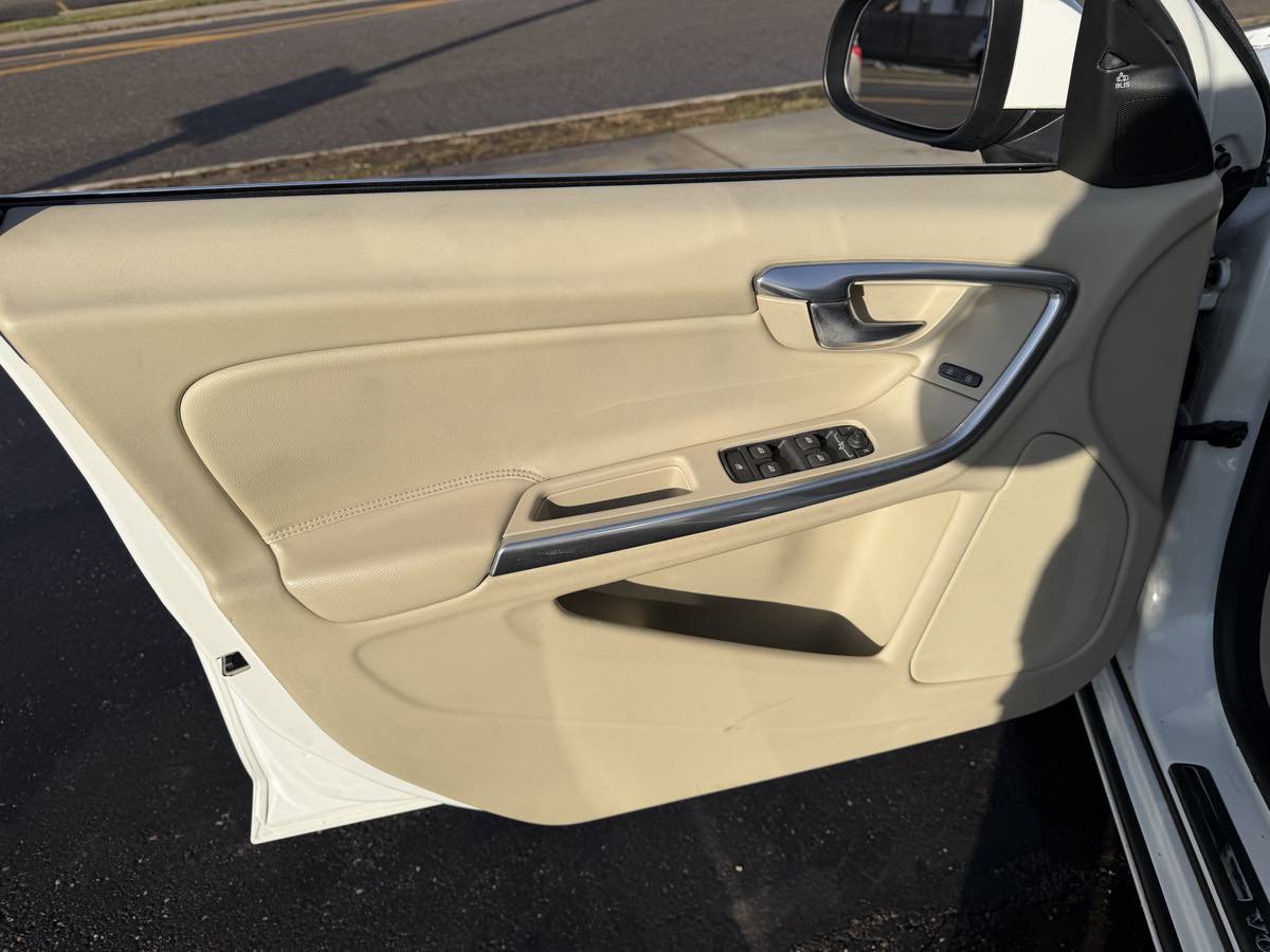 Used 2013 Volvo S60 T5 image 11