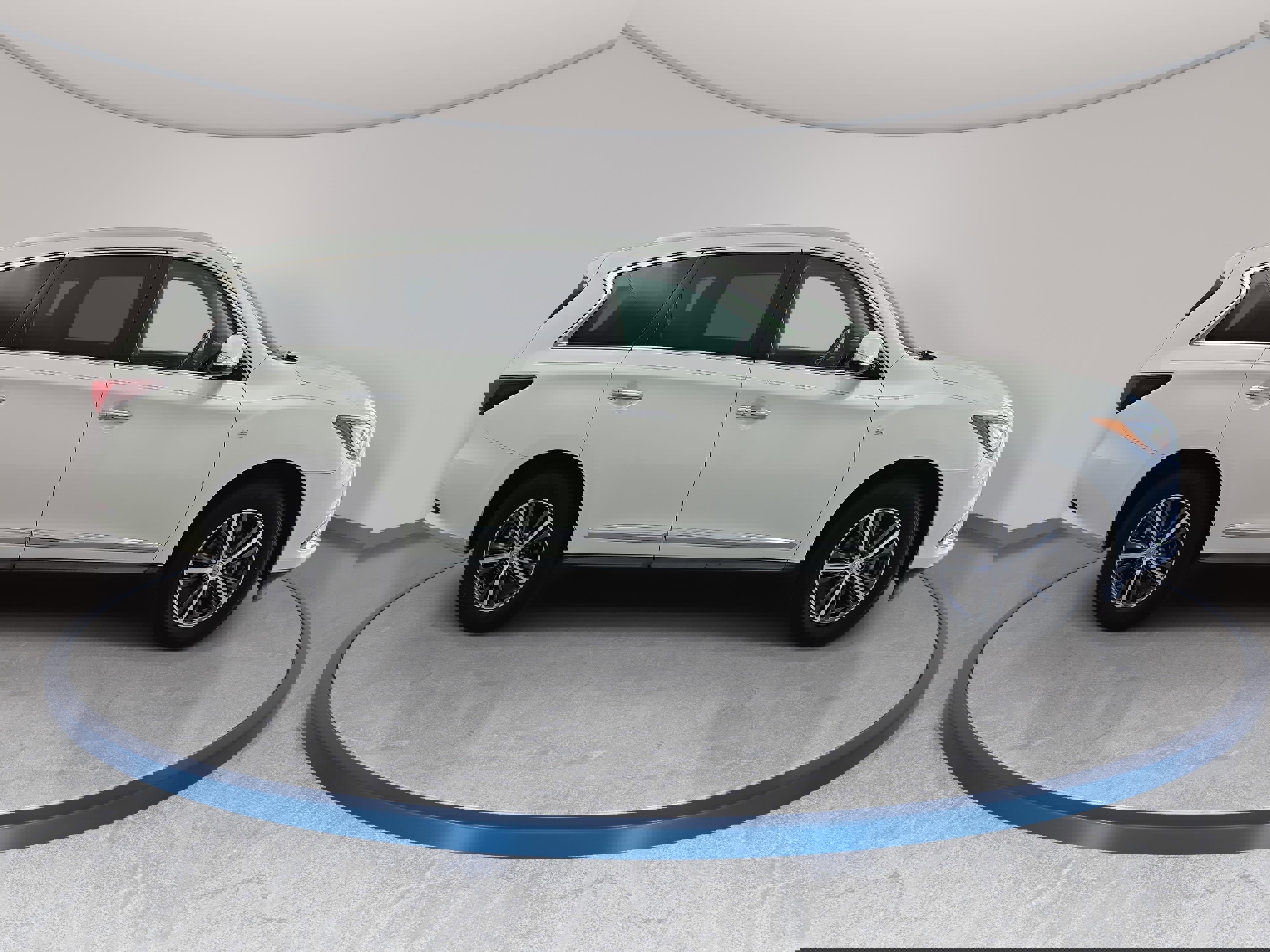 Used 2019 INFINITI QX60 Luxe w/ Essential Package image 4