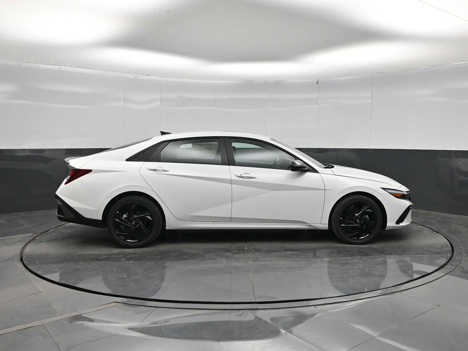 New 2026 Hyundai Elantra SEL Sport FWD image 9
