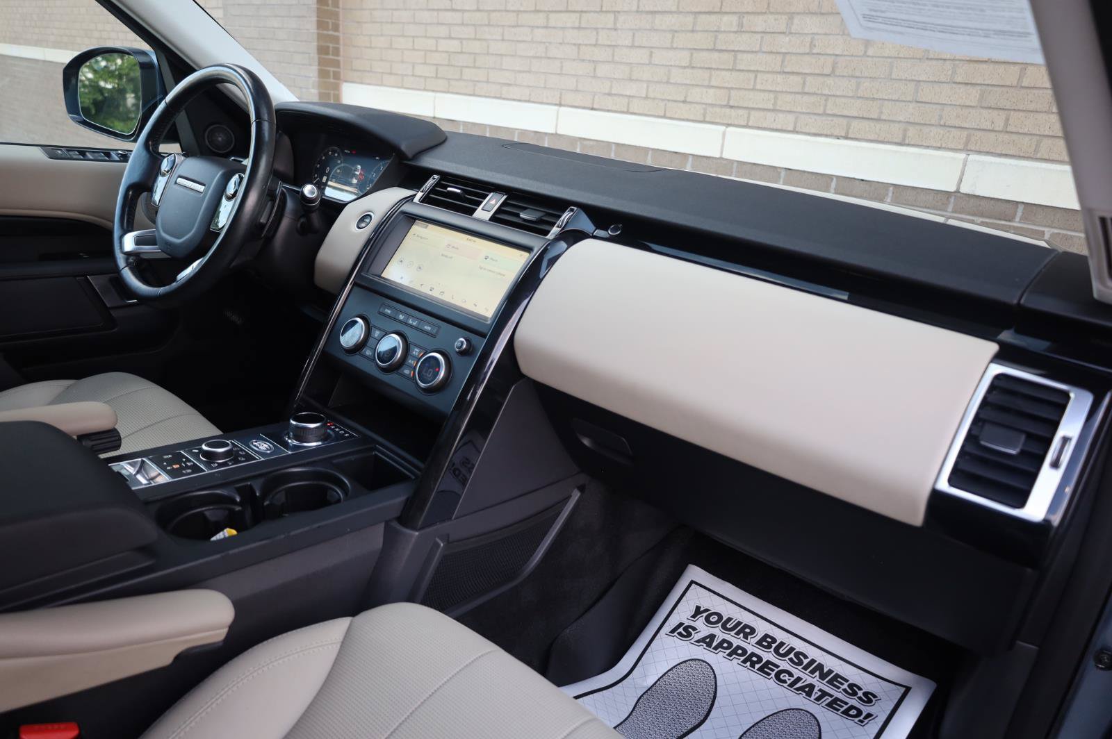Used 2019 Land Rover Discovery SE AWD/4WD image 36
