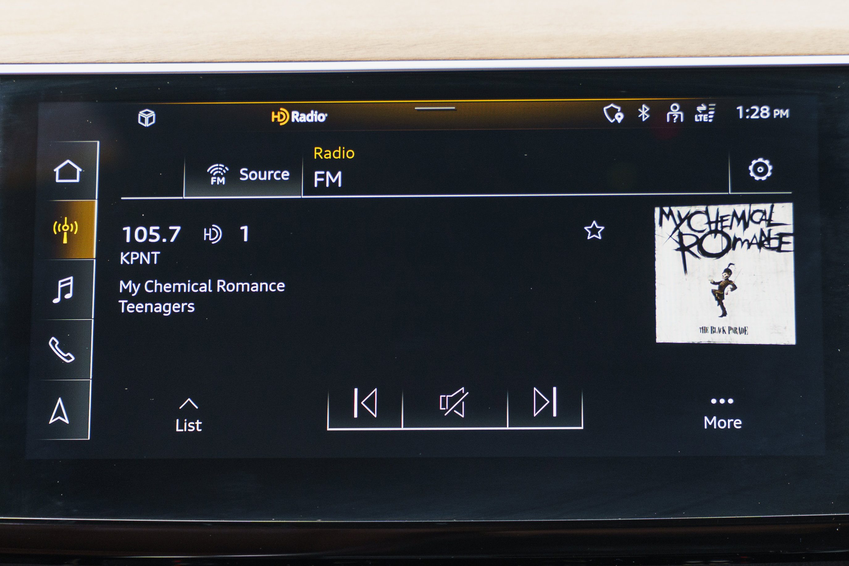 Used 2024 Audi Q8 e-tron Premium Plus w/ Premium Plus Package image 13