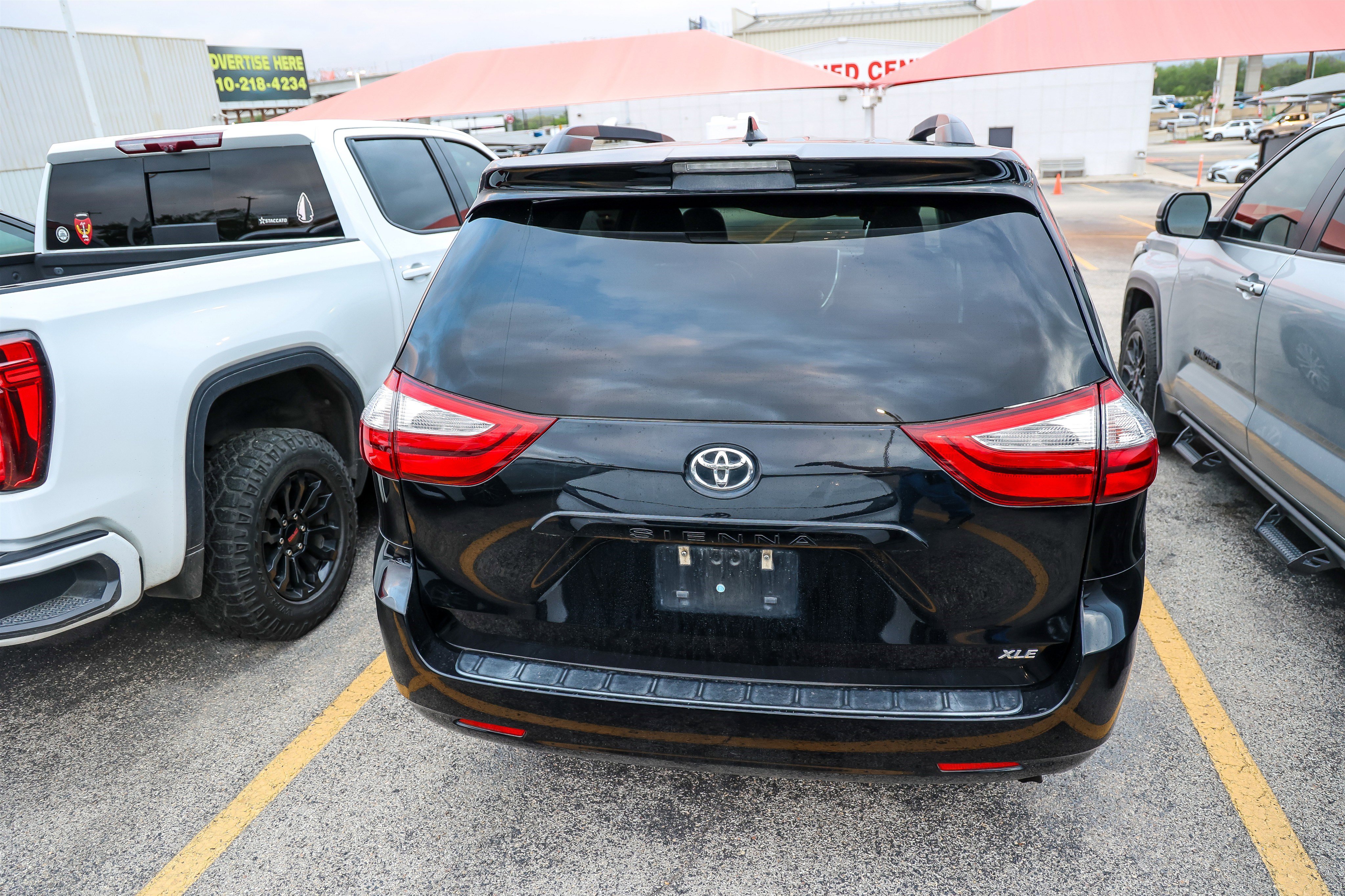 Used 2019 Toyota Sienna XLE FWD image 9