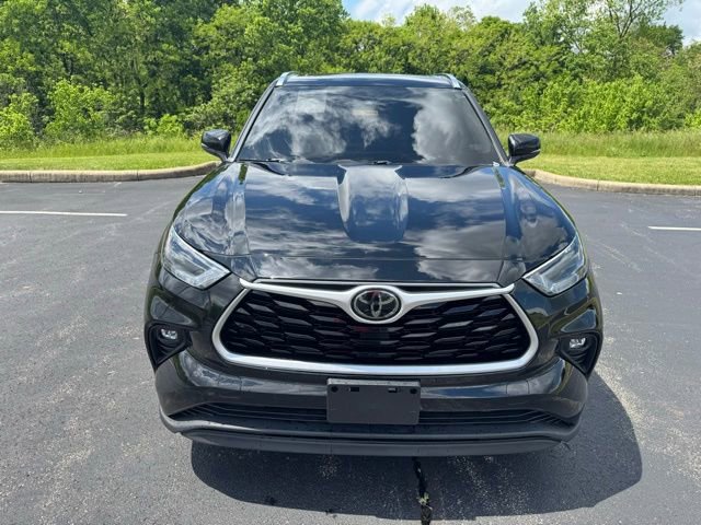 Used 2021 Toyota Highlander XLE AWD/4WD image 8