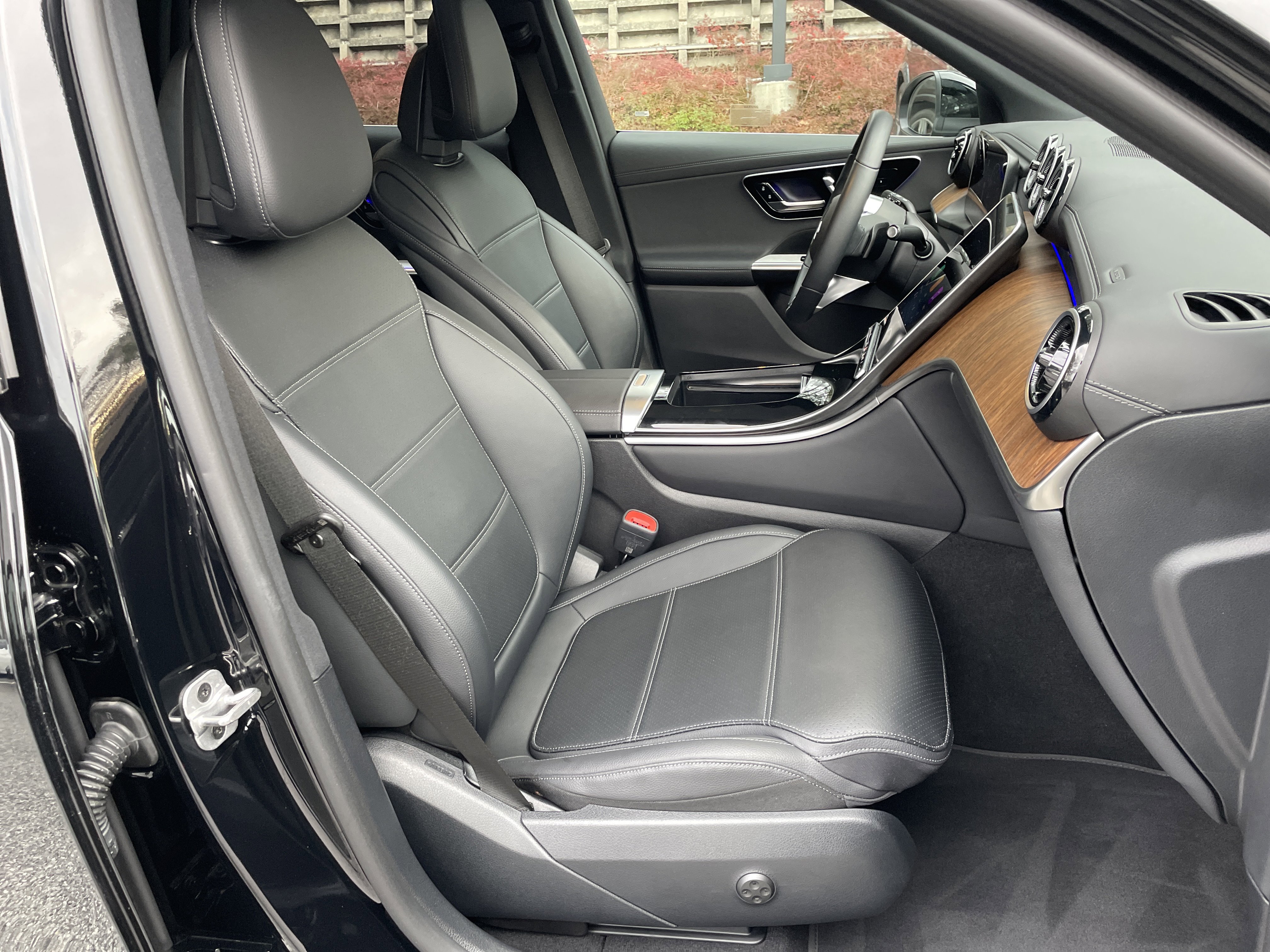 Certified 2025 Mercedes-Benz GLC 300 4MATIC image 51