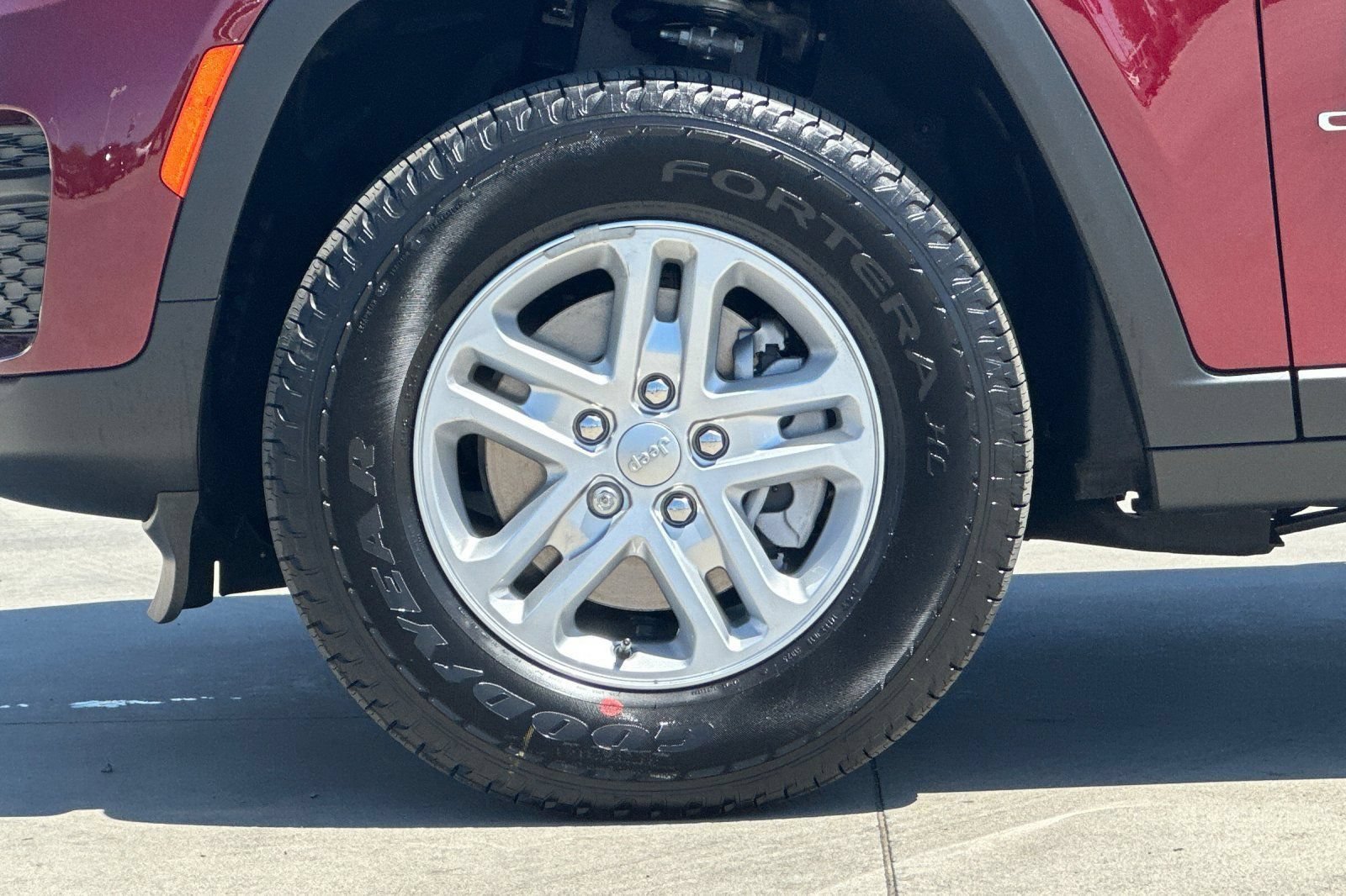New 2025 Jeep Grand Cherokee Laredo w/ Luxury Tech Group I RWD image 26