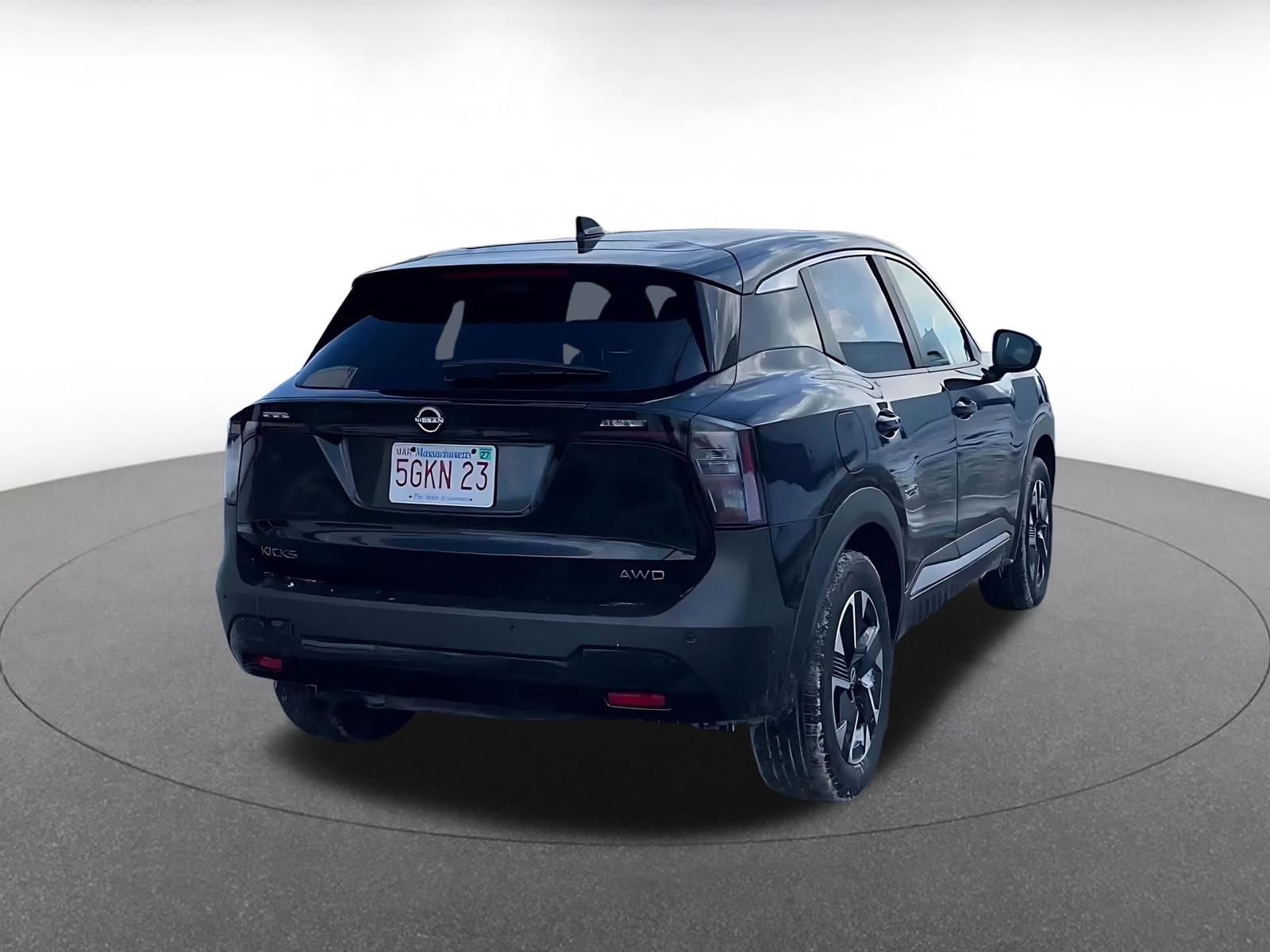 Used 2025 Nissan Kicks SV image 12