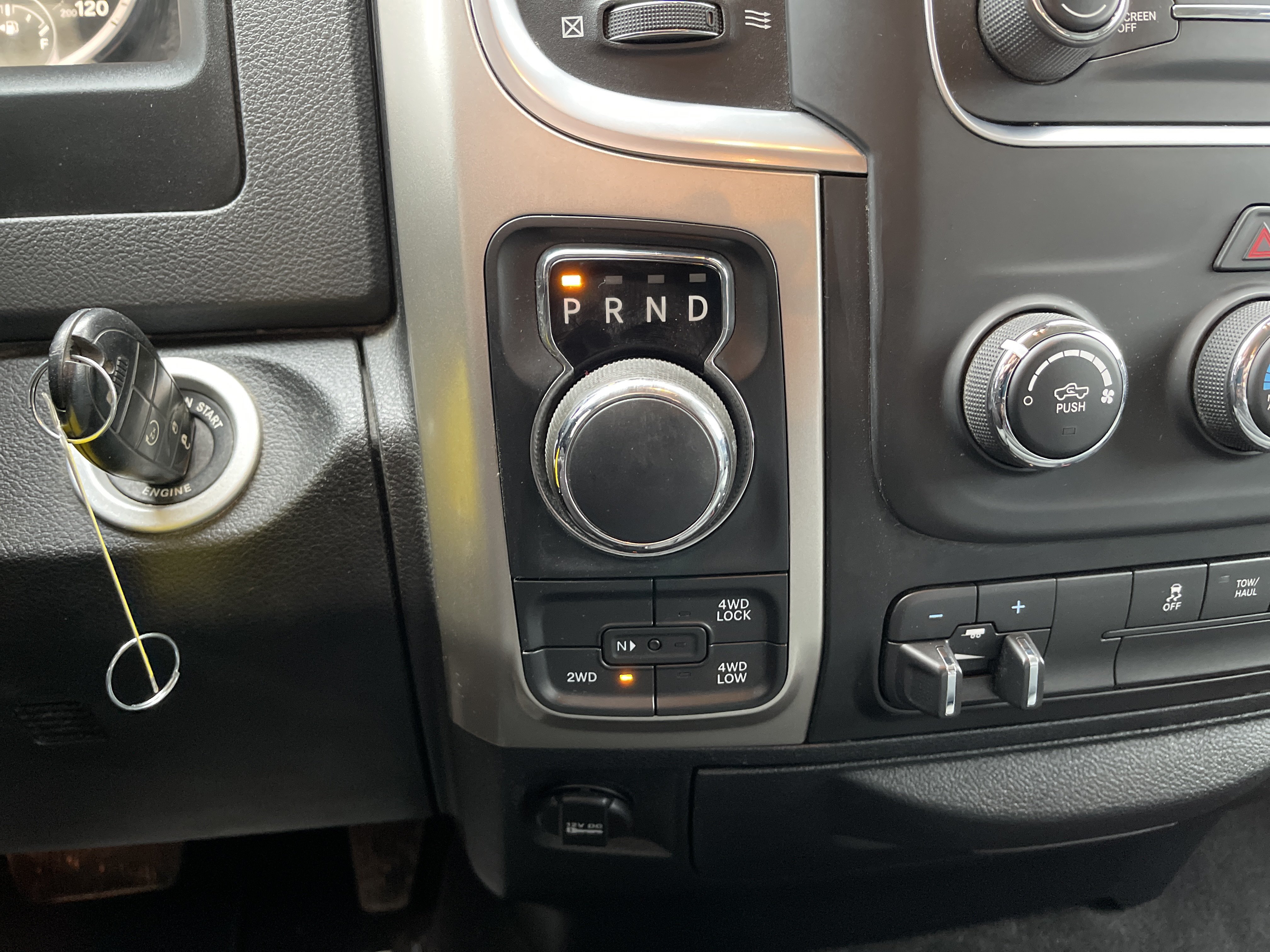 Used 2018 RAM 1500 Classic SLT AWD/4WD image 18