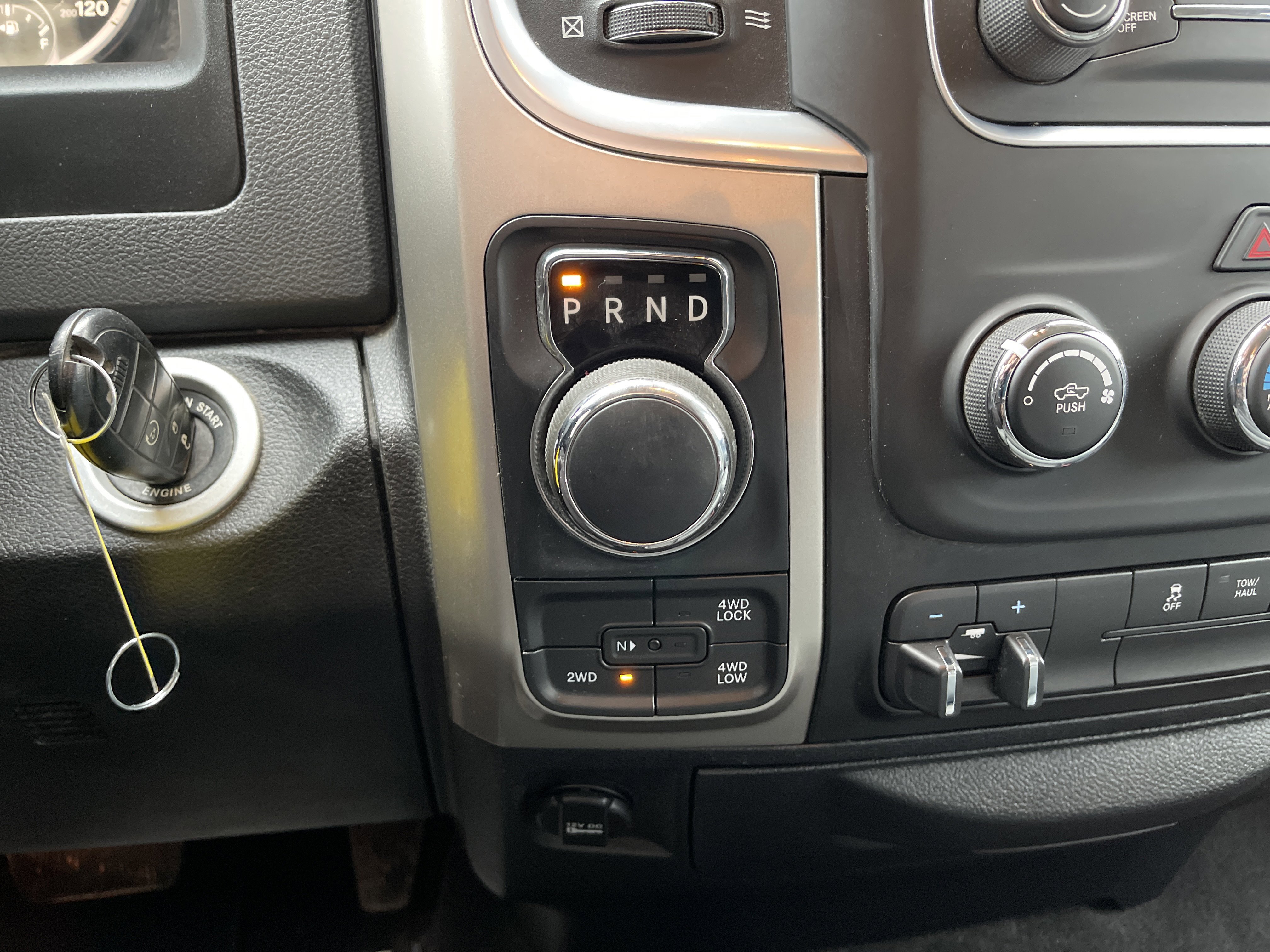 Used 2018 RAM 1500 Classic SLT AWD/4WD image 18