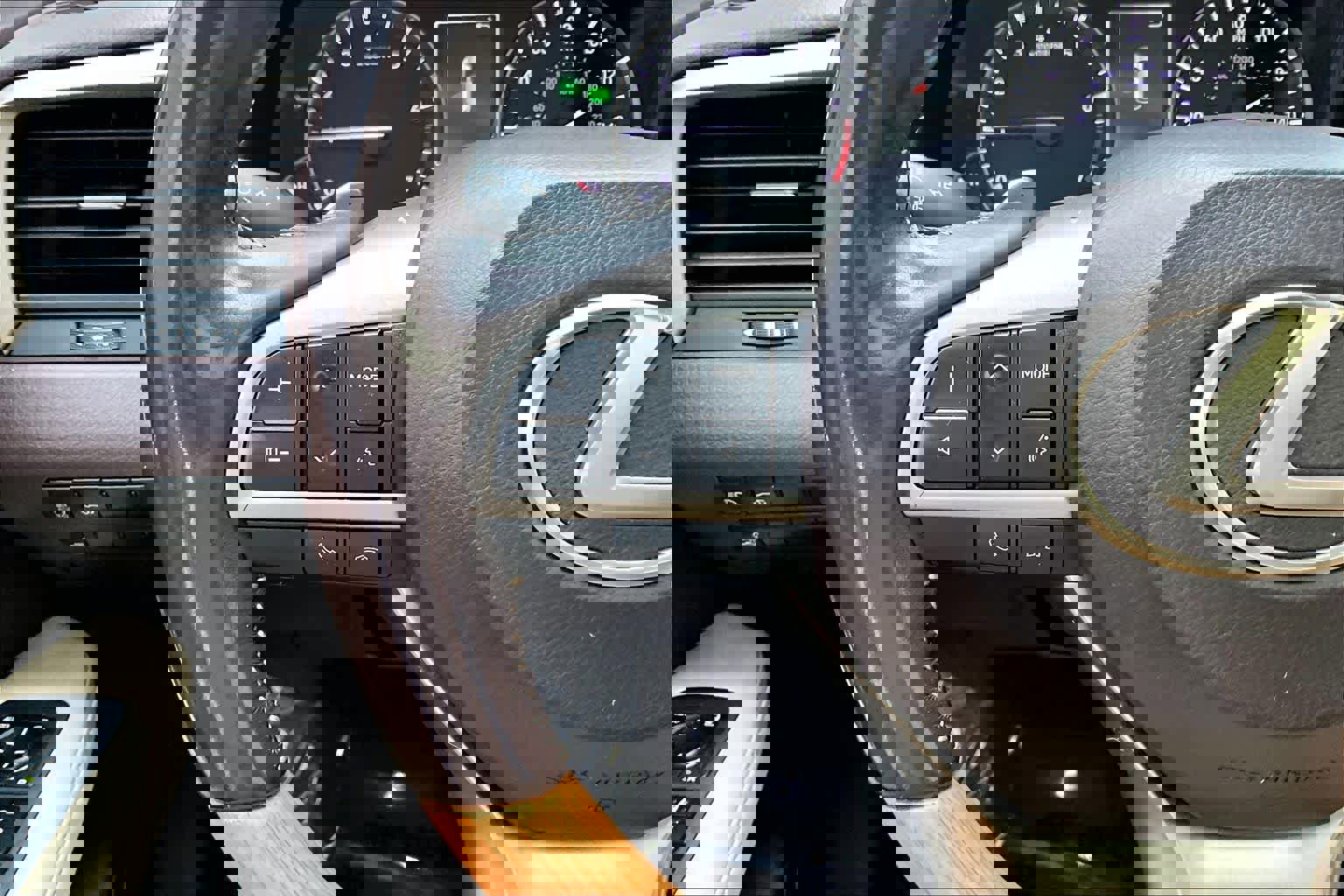 Used 2020 Lexus RX 350L image 22