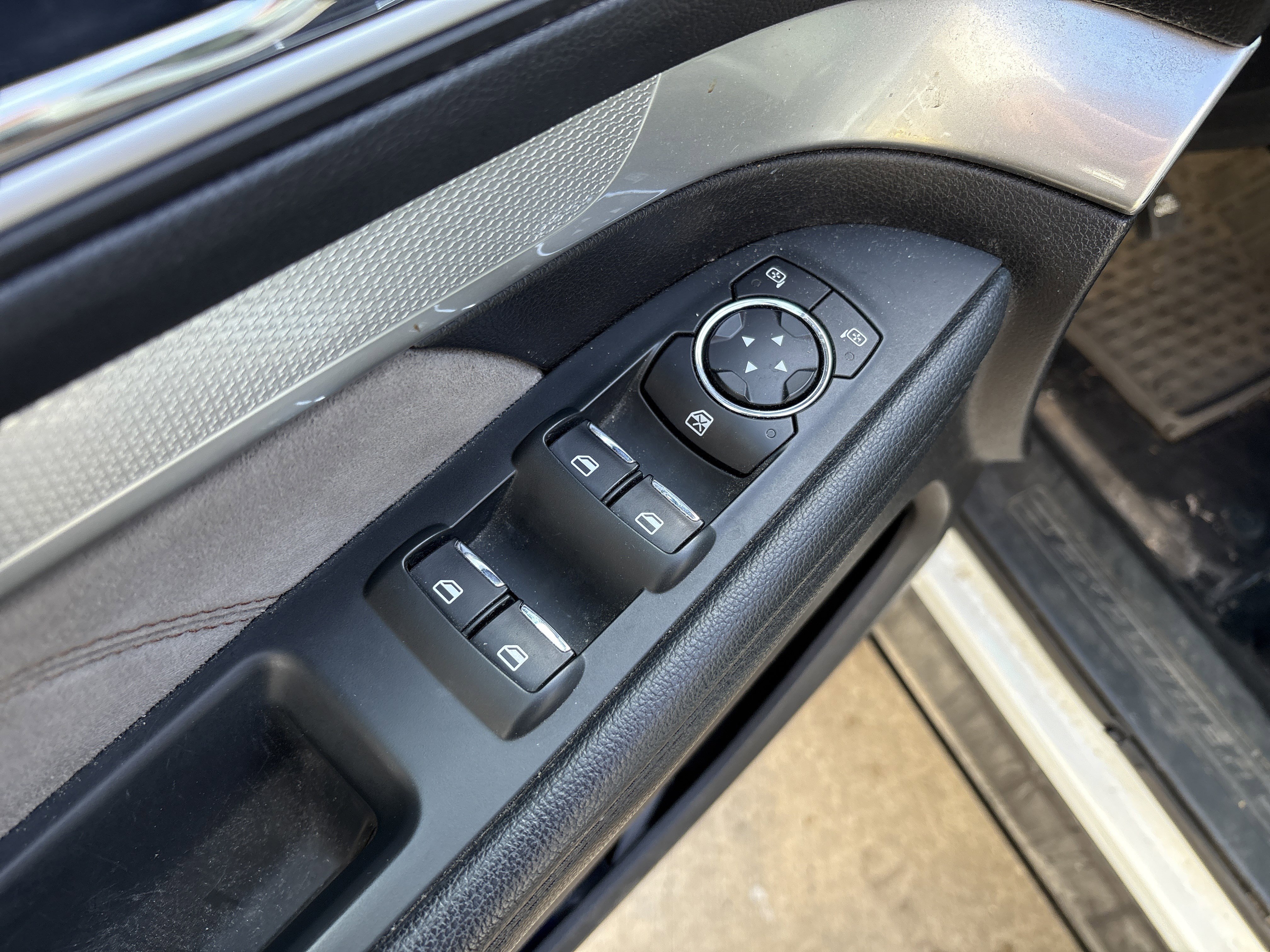 Used 2017 Ford Explorer XLT w/ Equipment Group 202A image 15