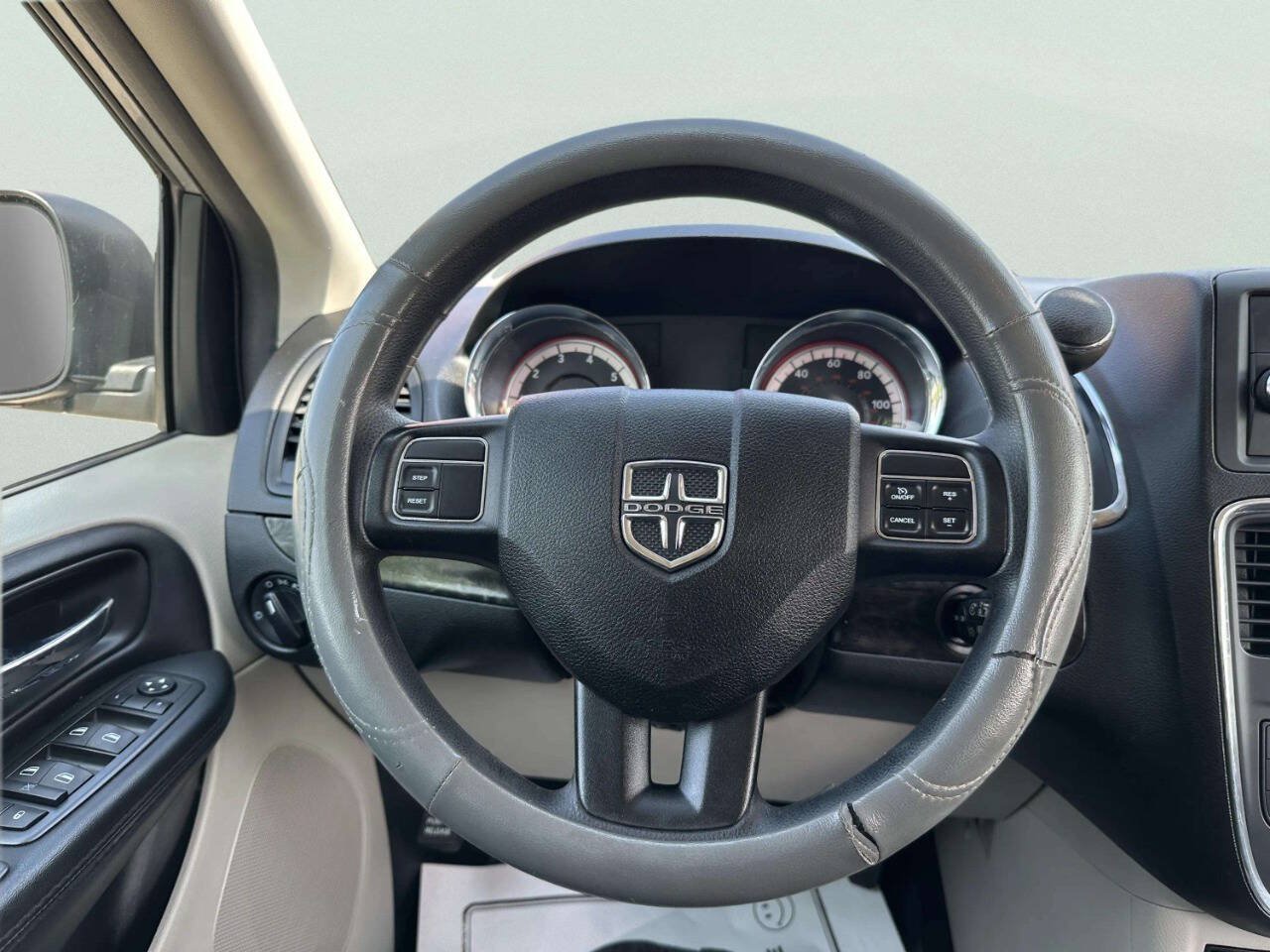 Used 2015 Dodge Grand Caravan SXT FWD image 24