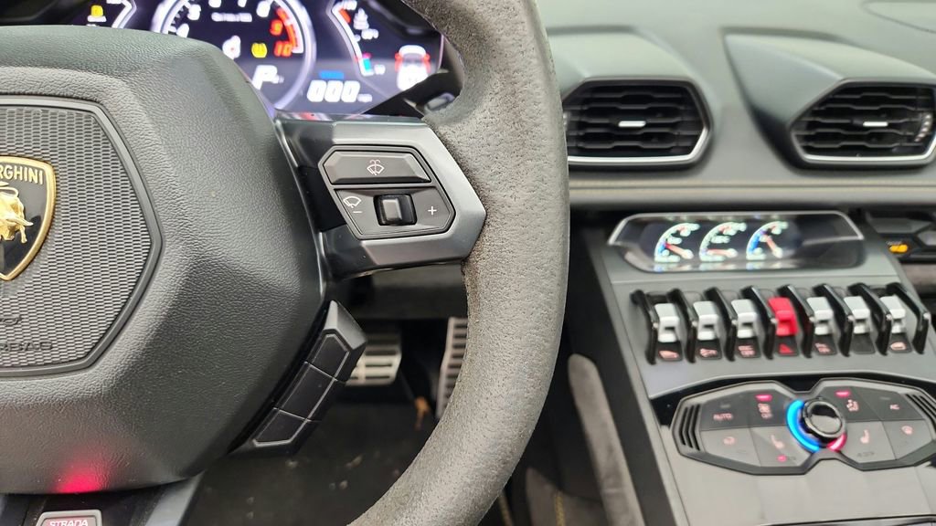 Used 2016 Lamborghini Huracan LP 610-4 image 29