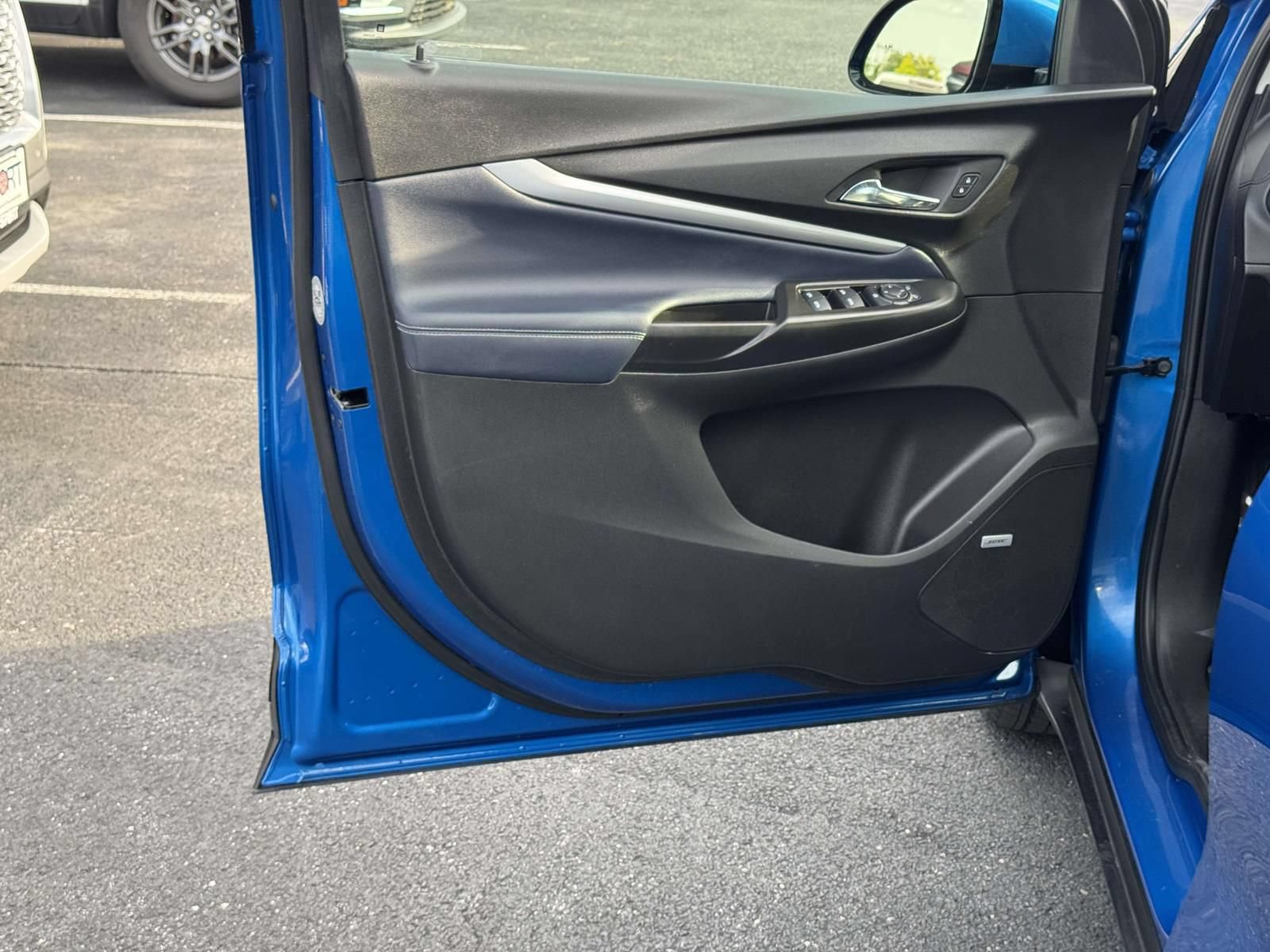 Used 2023 Chevrolet Bolt EUV Premier w/ Sun & Sound Package FWD image 18