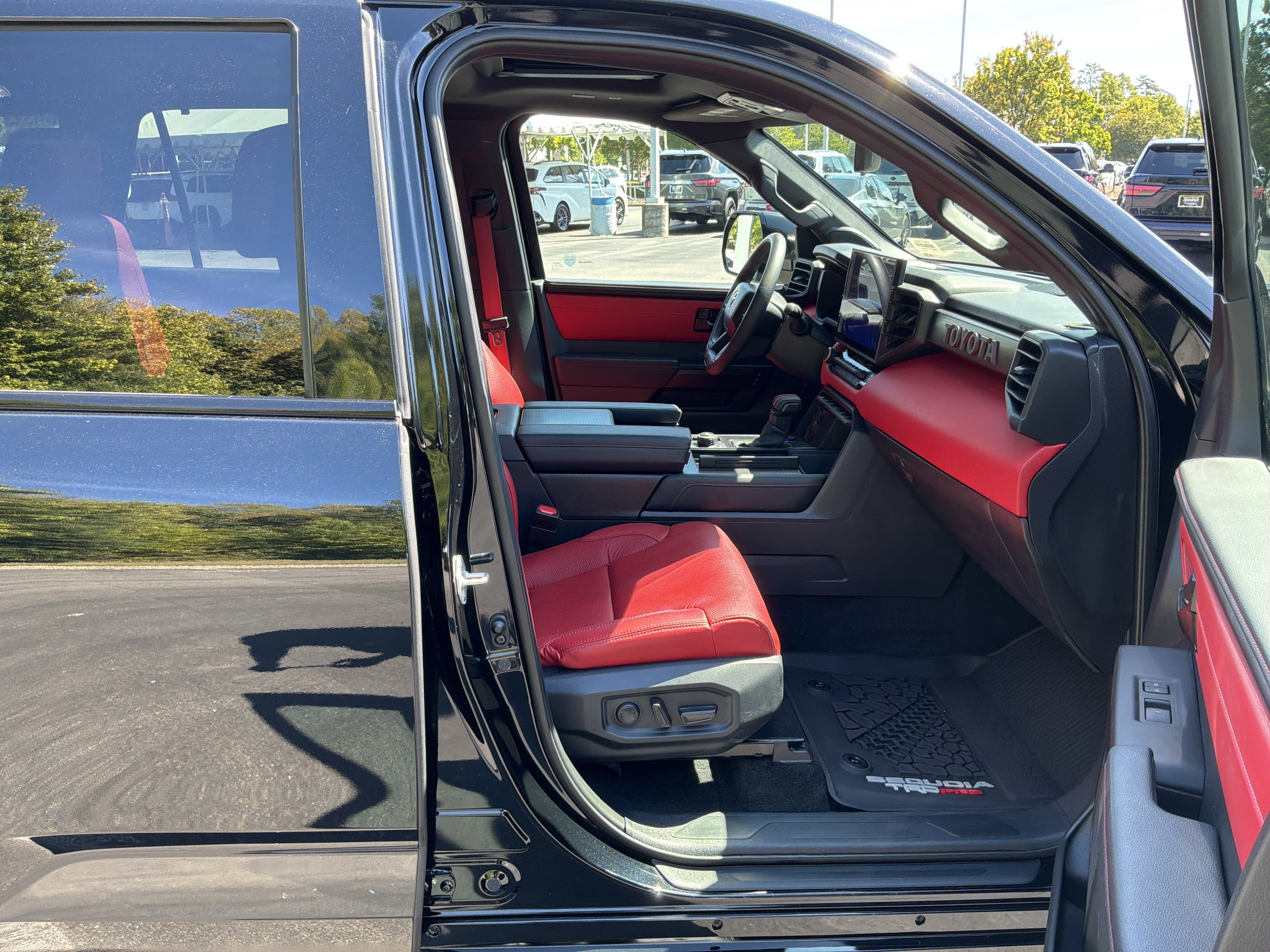 Used 2025 Toyota Sequoia TRD Pro AWD/4WD image 34