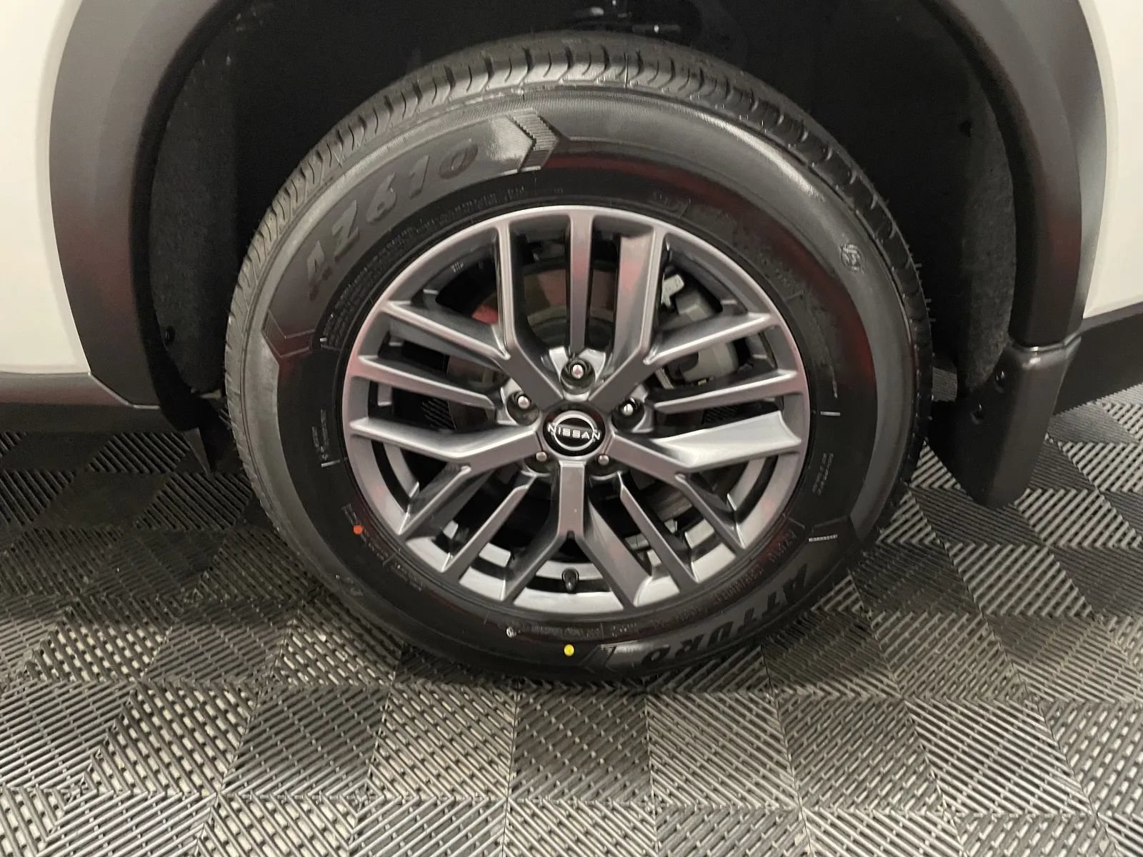 Used 2023 Nissan Rogue S FWD image 11