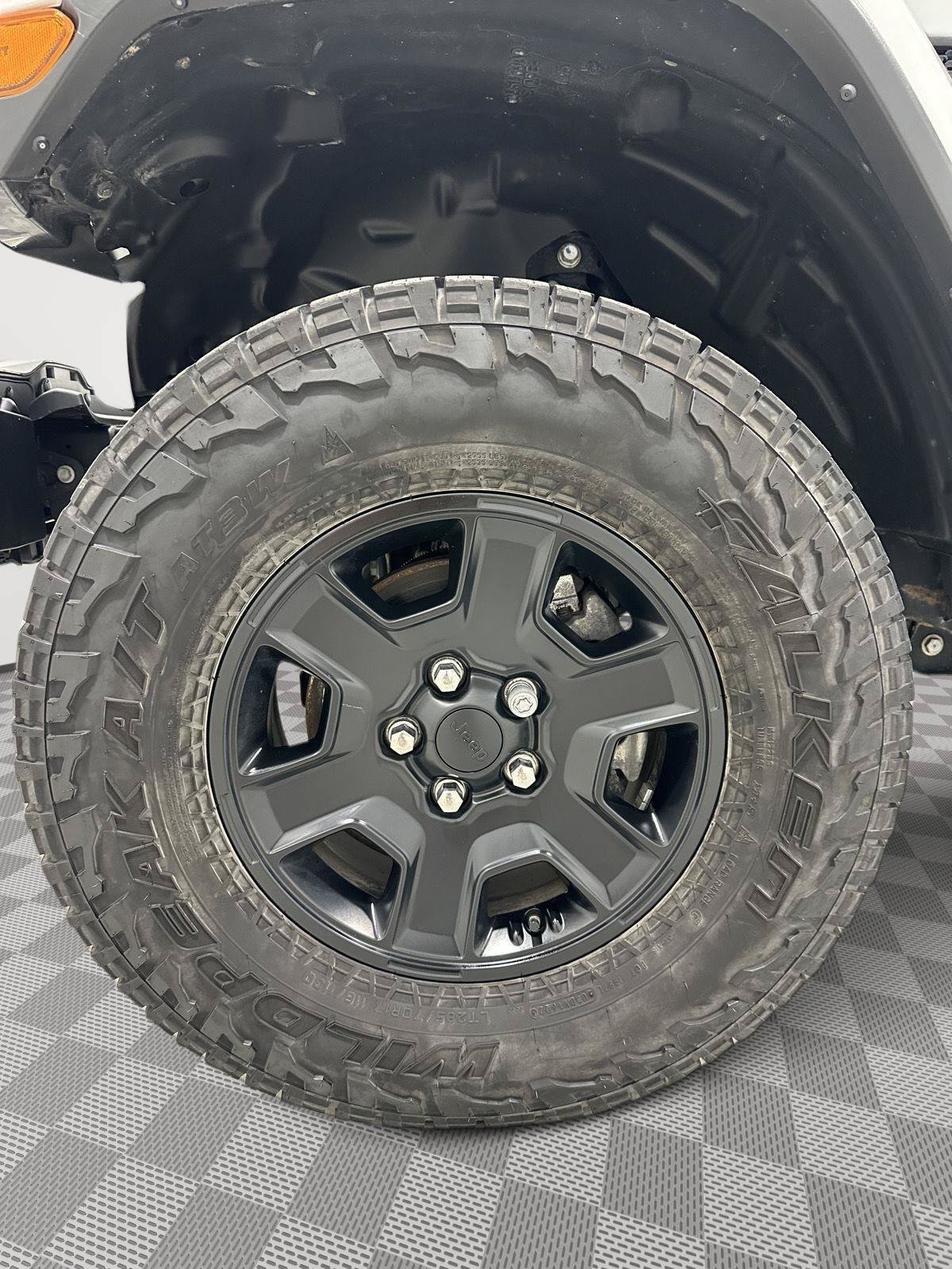 Used 2023 Jeep Gladiator Mojave w/ Dual Top Group AWD/4WD image 26