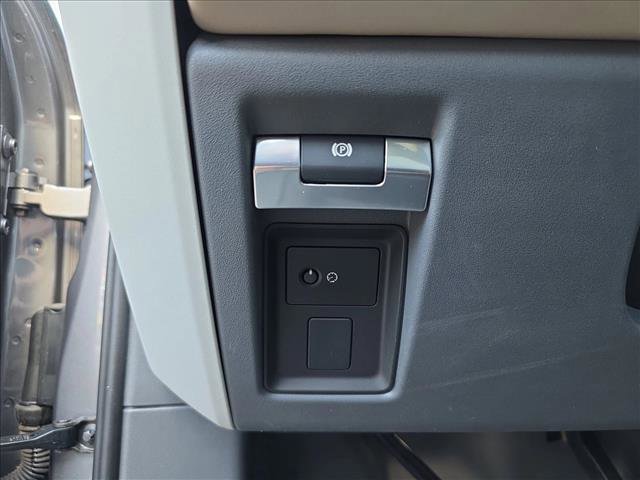 Certified 2024 Land Rover Defender 110 SE image 25