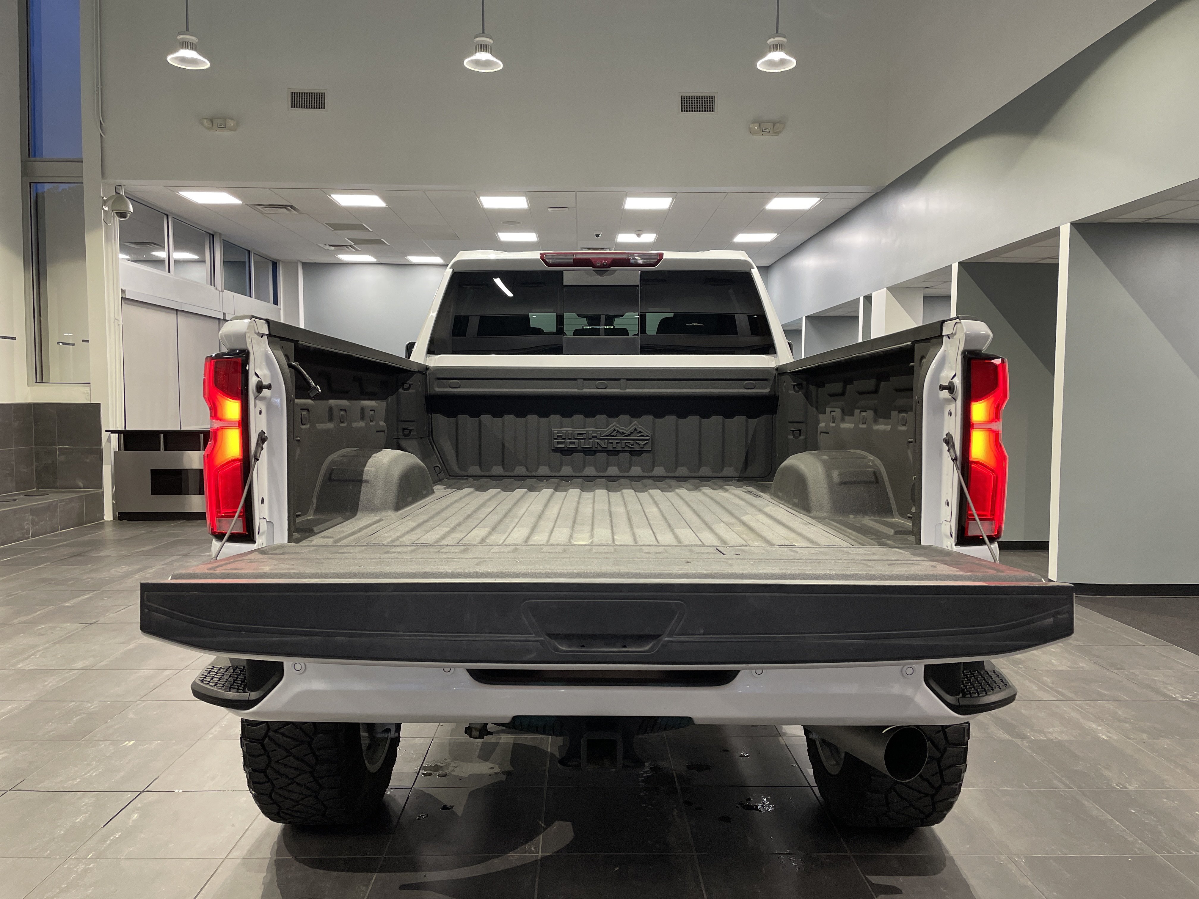 Used 2024 Chevrolet Silverado 3500 High Country w/ Technology Package AWD/4WD image 37