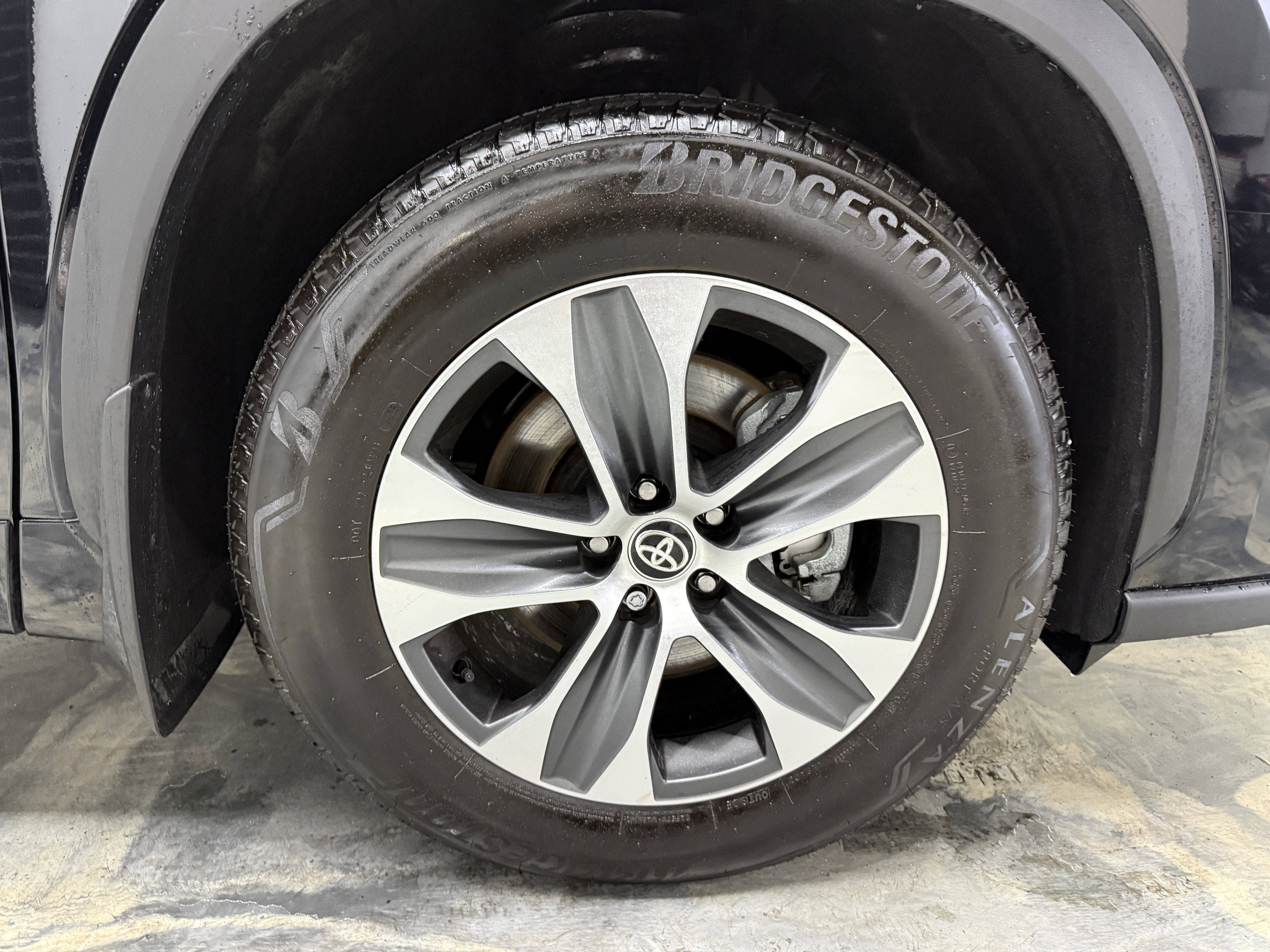 Used 2026 Toyota Highlander XLE image 29