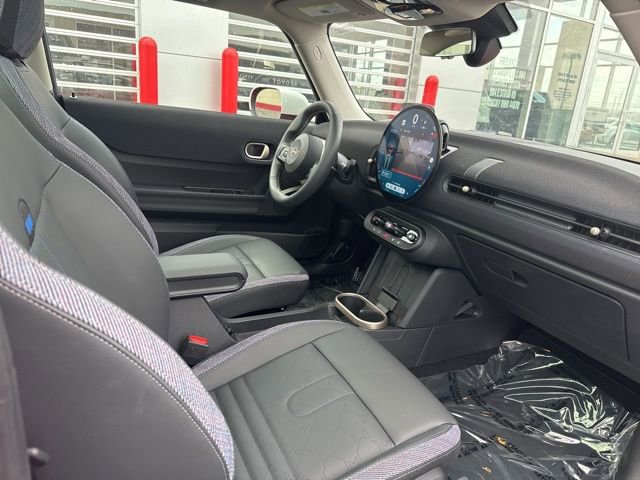 Used 2025 MINI Cooper 2-Door Hardtop image 25