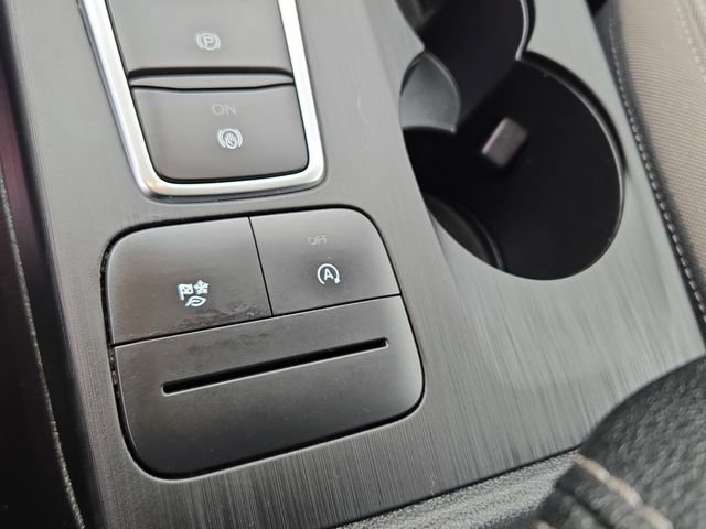 Used 2020 Ford Escape SE image 16