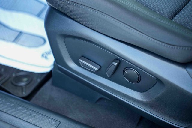 Used 2023 Ford Explorer XLT image 32