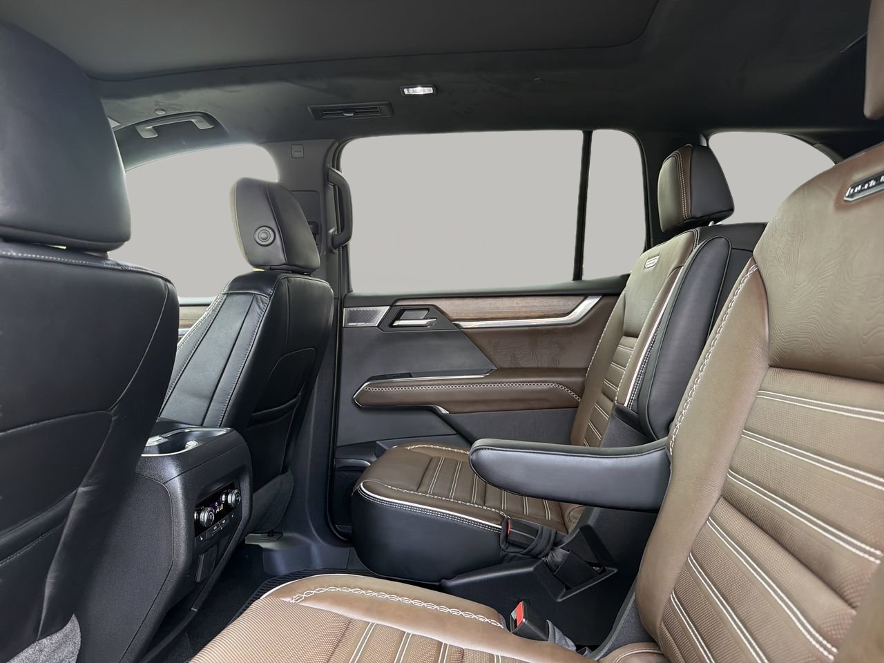 Used 2026 GMC Acadia Denali Ultimate FWD image 17