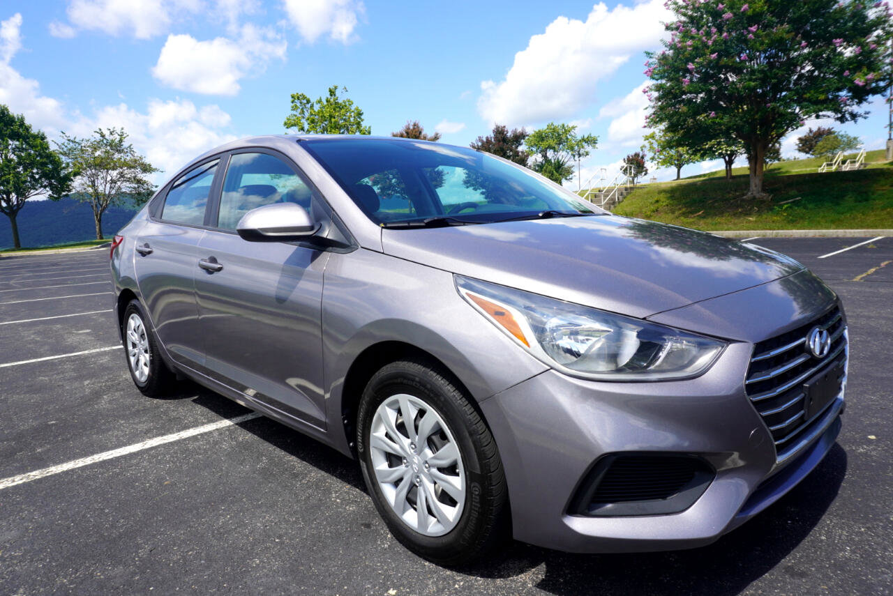 Used 2022 Hyundai Accent SE image 3