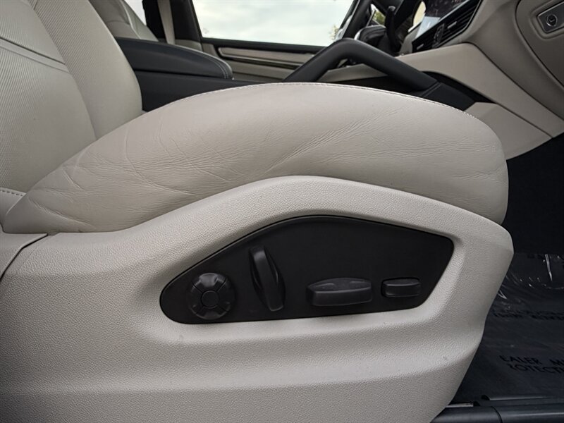 Used 2023 Porsche Cayenne S Platinum w/ Premium Package Plus AWD/4WD image 48