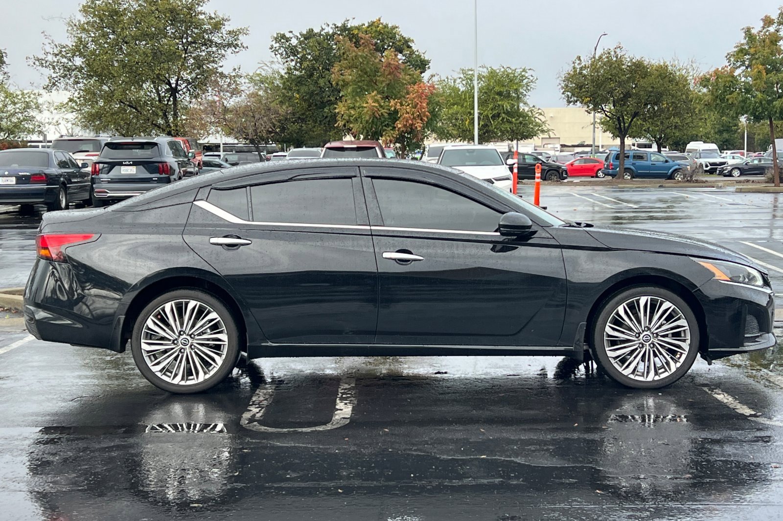 Used 2023 Nissan Altima 2.5 SL image 3